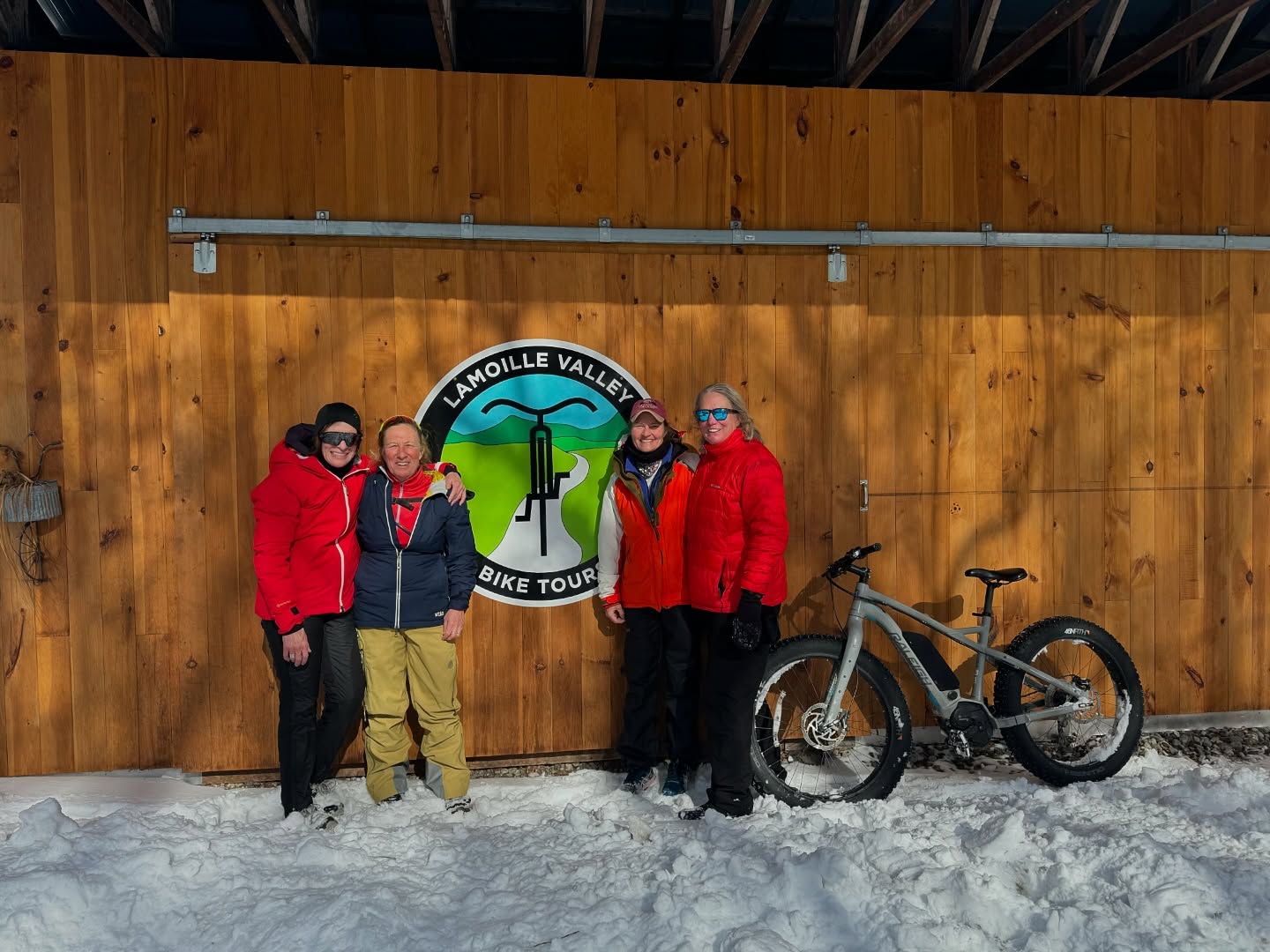 A day outdoors with your besties keeps the winter blues at bay ⛄️ #winterrecreation #winteroutdoors #winterinvermont #winterbiking #fatbikefun #groupbikeride #lvrt #lamoillevalleyrailtrail #bikebuddies #winterbikeride #vermontwinter