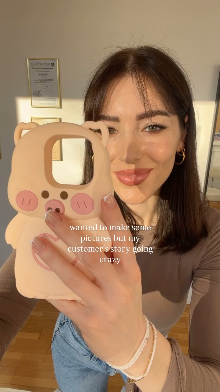 Ich liebe meinen 2. Job als Seelenklempnerin🫶🏼
Seid Ihr bei Eurem Beautytermin Team Chillen oder Team Quatschen? 🤗
#permanentmakeup #pmuartist #beauty #beautylove #linz #pmulinz #naturallook #browtattoo #work #fun #instagram