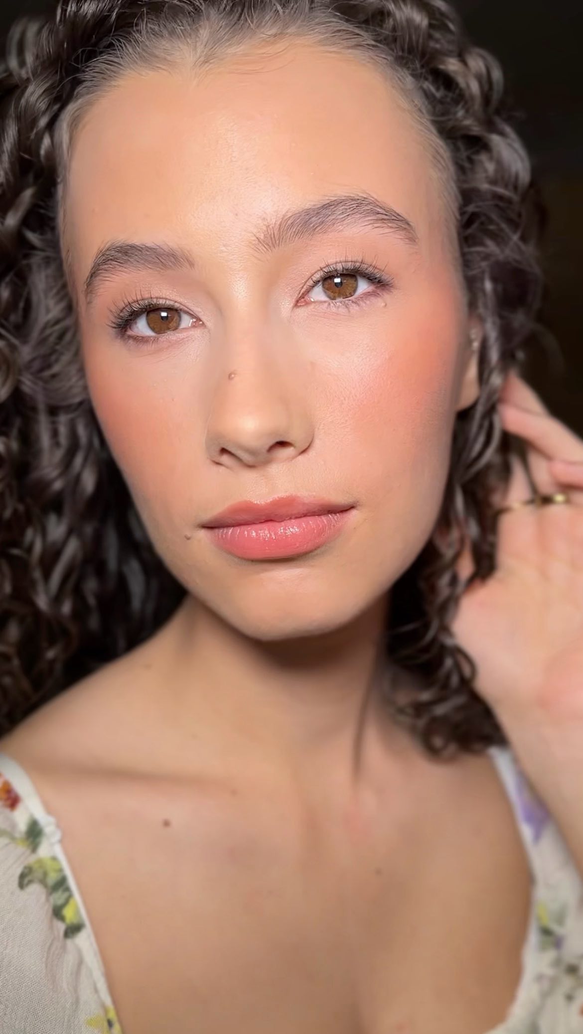 Nothing says modern bridal like a flawless, glowing complexion with a soft pop of blush - your natural beauty, elevated.
If this is your vibe, let’s chat! Drop me a message to check your 2025/26 date!