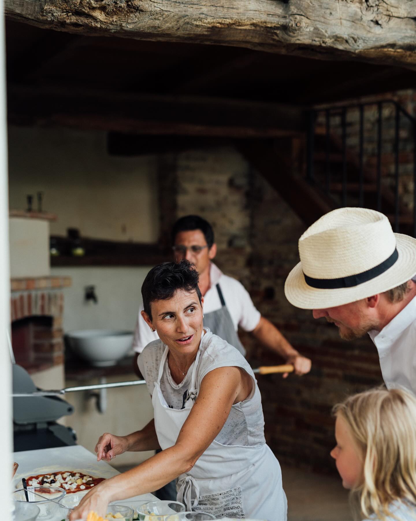 Happy Friday! Wishing you a wonderful weekend ahead 🇮🇹
We’re dreaming of warmer days, good company, and the joy of making pizza in our wood-fired oven 🍕
•
•
•
#pizza #italianfood #italy #castellodivaglio #friday #tgif #weekend