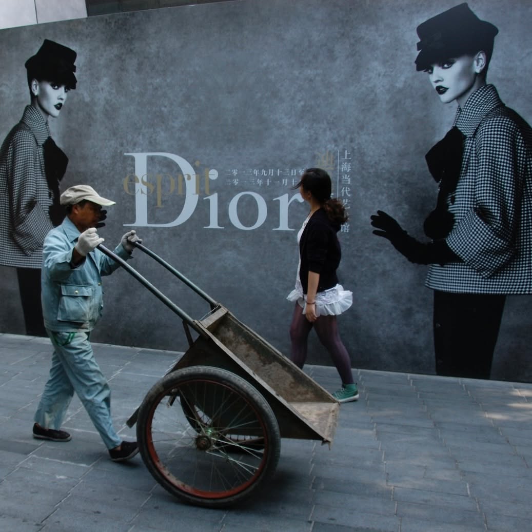 Recently I went to DIOR exhibition - A New Look in my favorite Kunstmuseum in The Hague. https://www.kunstmuseum.nl/.../tentoonstell.../dior-new-look
This photo's are from my visit to the exhibition in Shanghai in October 2013.