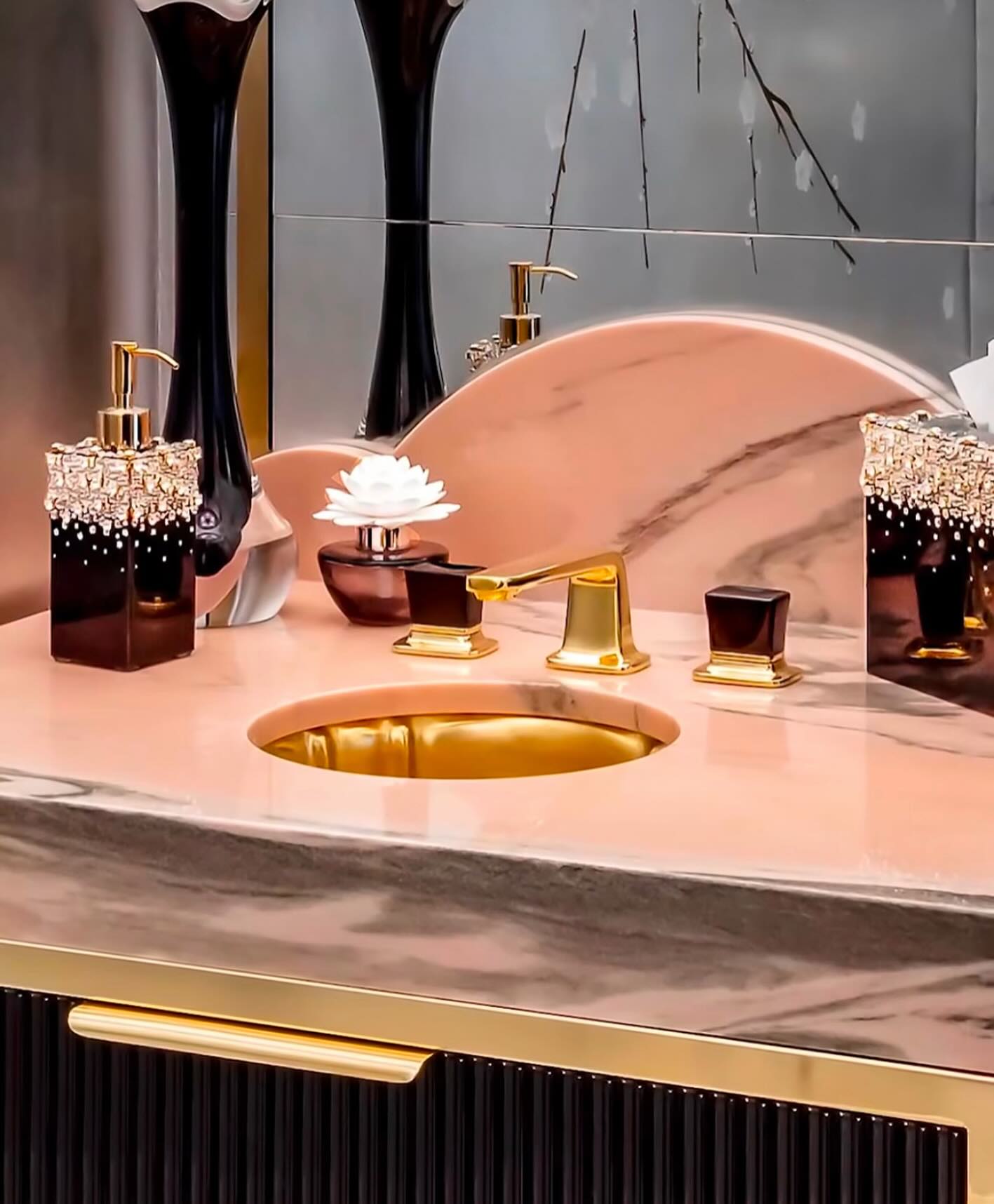 Embrace the time where love is in the air. Color is a beautiful thing❤️❤️❤️. @lorimorrisdesign #bathroomdesign #bathroominspiration #bathroomdetails #prettyinpink #parisontario #interiordesign