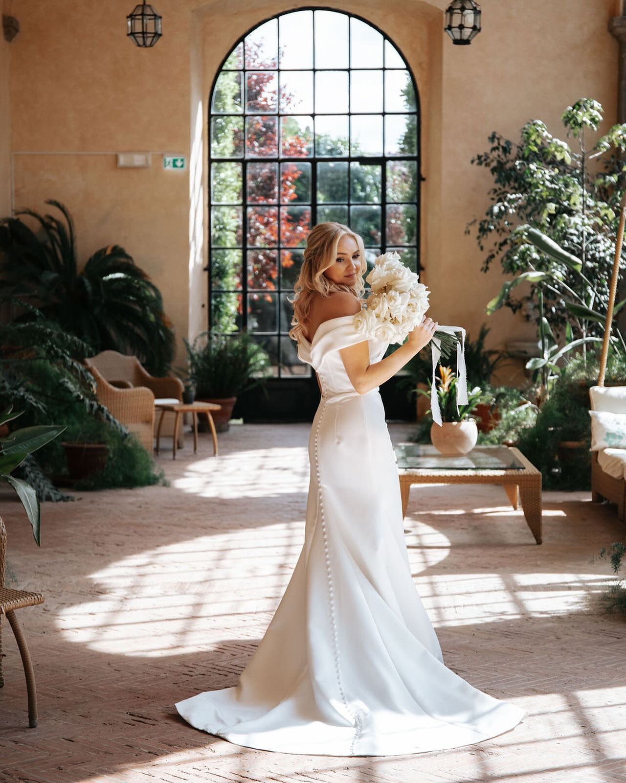 Detta bröllopet var otroligt ✨ Hörni, jag har börjat rensa bland mina brudklänningar och gravidklänningar som jag haft till fotograferingar, vissa helt oanvända. Kika gärna på min Vinted där jag lägger upp dem efterhand! Heter mliwes ✨
#vinted #bröllop #bröllopsfotograf