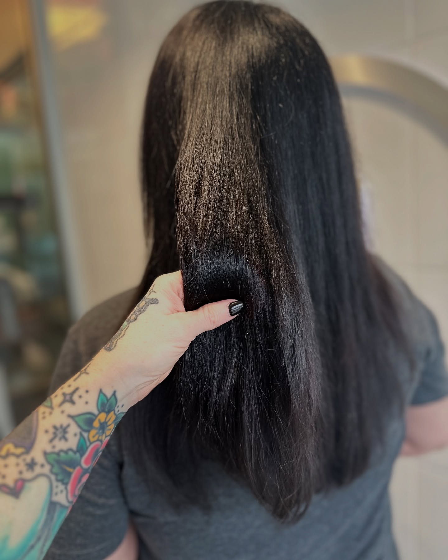 Back to the dark side… and looking absolutely radiant! ✨ This deep, rich, glossy brunette is giving all the healthy hair vibes, thanks to O&M’s clean color technology. Who says dark can’t shine just as bright? ✨🖤
#raleighhairstylist #originalandmineral #brunetteglow #healthyhairjourney #glossybrunette #cleanbeautycolor #nontoxiccolor #shinyhairdontcare