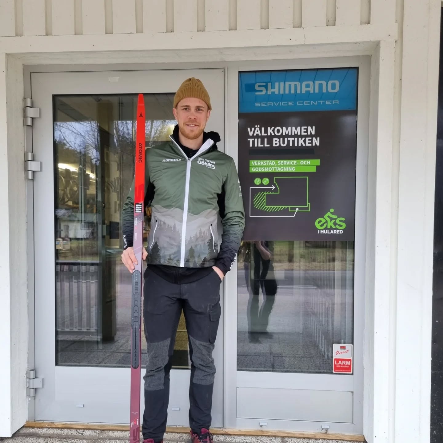 Vi är inne i högsäsong för skidåkning med Vasaloppet inom bara några veckor.
Därför är vi glada att kunna presentera ett samarbete med @eksihulared.
Skid och cykelbutiken från lilla byn Hulared i Västergötland tillhandahåller allt du behöver till din skidsatsning.
Vi har under säsongen utökat vårt samarbete och Eks slipar har testats och använts av teamet med goda resultat i både Ski Classics och på svenska långlopp.
Ta möjligheten att få dina skidor nyslipade och snabba inför Vasaloppsveckan.
Ring 0325-43022, mejla wilson@eksihulared.se eller besök butiken så får du hjälp att välja rätt slip till din skida.