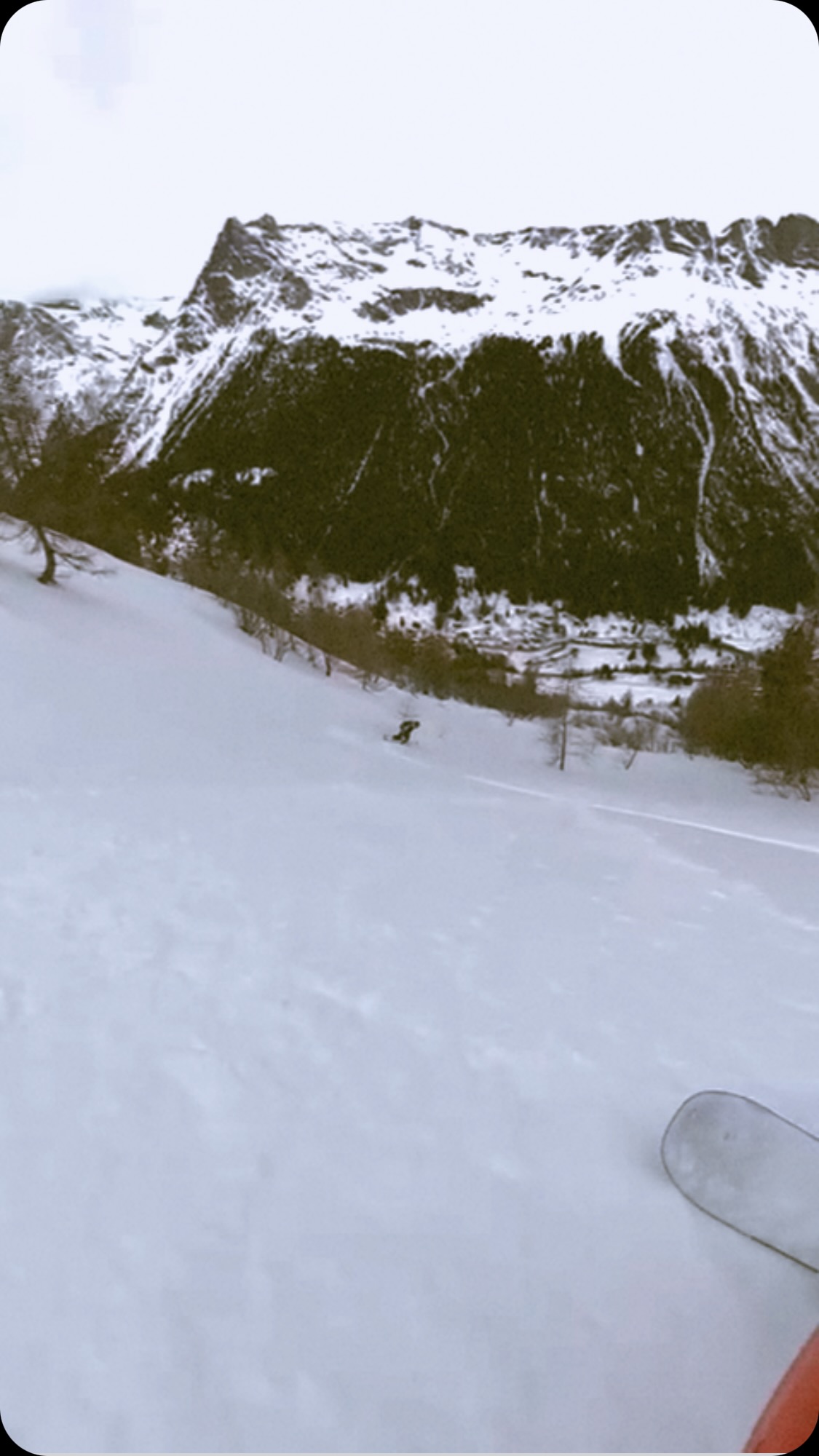 After more than 10days with blue sky, we can find some good fresh snow with no tracks, only mountain goat….
10.Feb.25 With KuBa !!! Thanks for the 🎥
#snowboarding #snowboard #snow #board #chamonix #powder #alpes