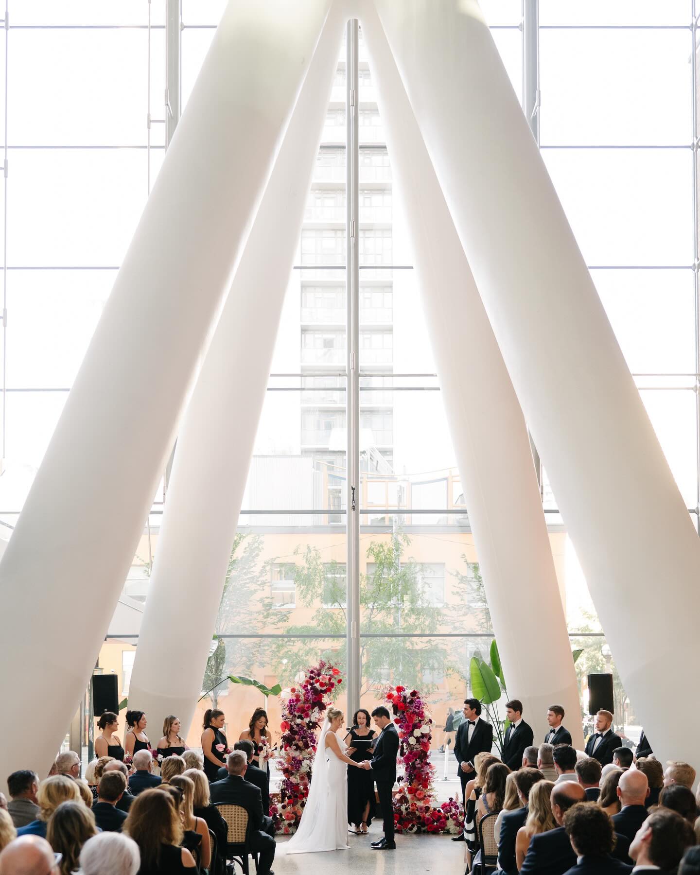 Let’s take a moment to appreciate the beauty. C & S ‘s wedding @ricardas.to
Photo: @mangostudios