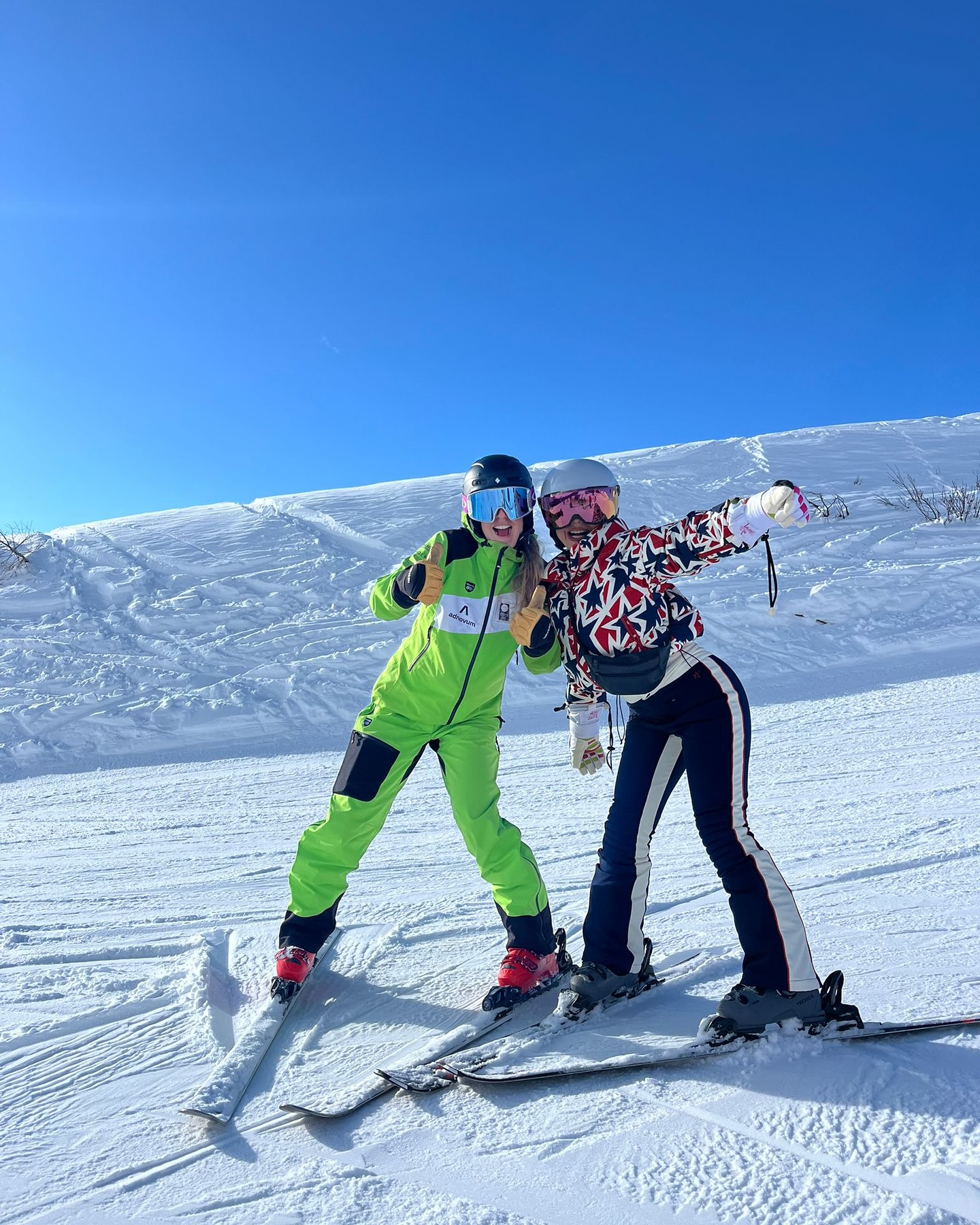 Practice makes perfect! Book your technique lesson with our private instructors 📞004354463311 ✉️ info@arlbergclassic.com #arlbergclassic #skischool #skiguides #privateguides #stantonamarlberg #lechzuers #hülskenswasserbau #adnovum