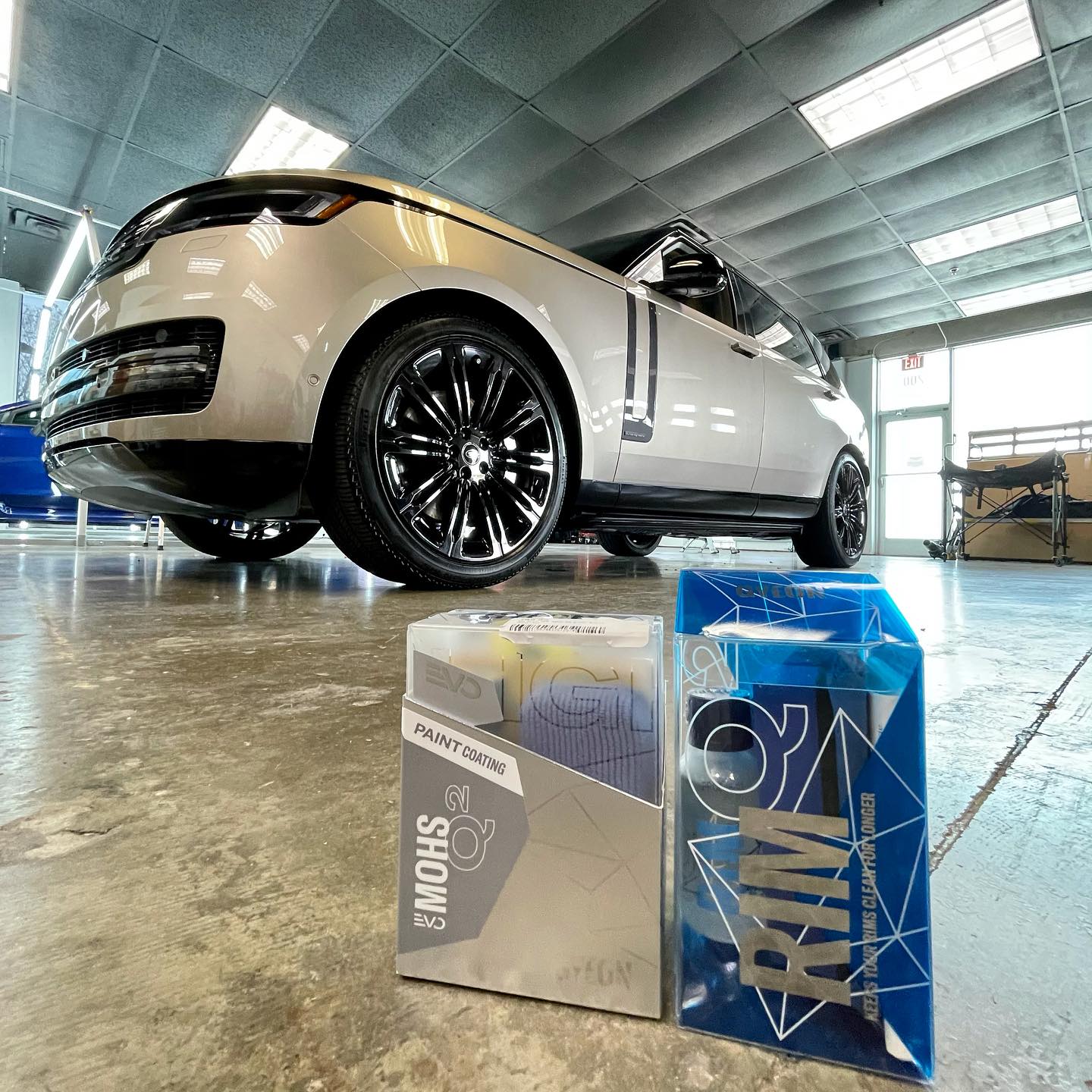 Ceramic Coating the new 2025 Range Rover using nothing but the best @gyeon_official From the paint down to the rims. Stay tuned for more photos on the outcome of this beauty!
#mandrautodetailing #ceramiccoating #ceramiccoatings #gyeon #gyeonized #dallas #dfw #dallastexas #dallaslife #dallasliving #dallaslifestyle #rangerover #rangeroverworld #dfwstyle #dallasinfluencer #ceramiccoatingprotection