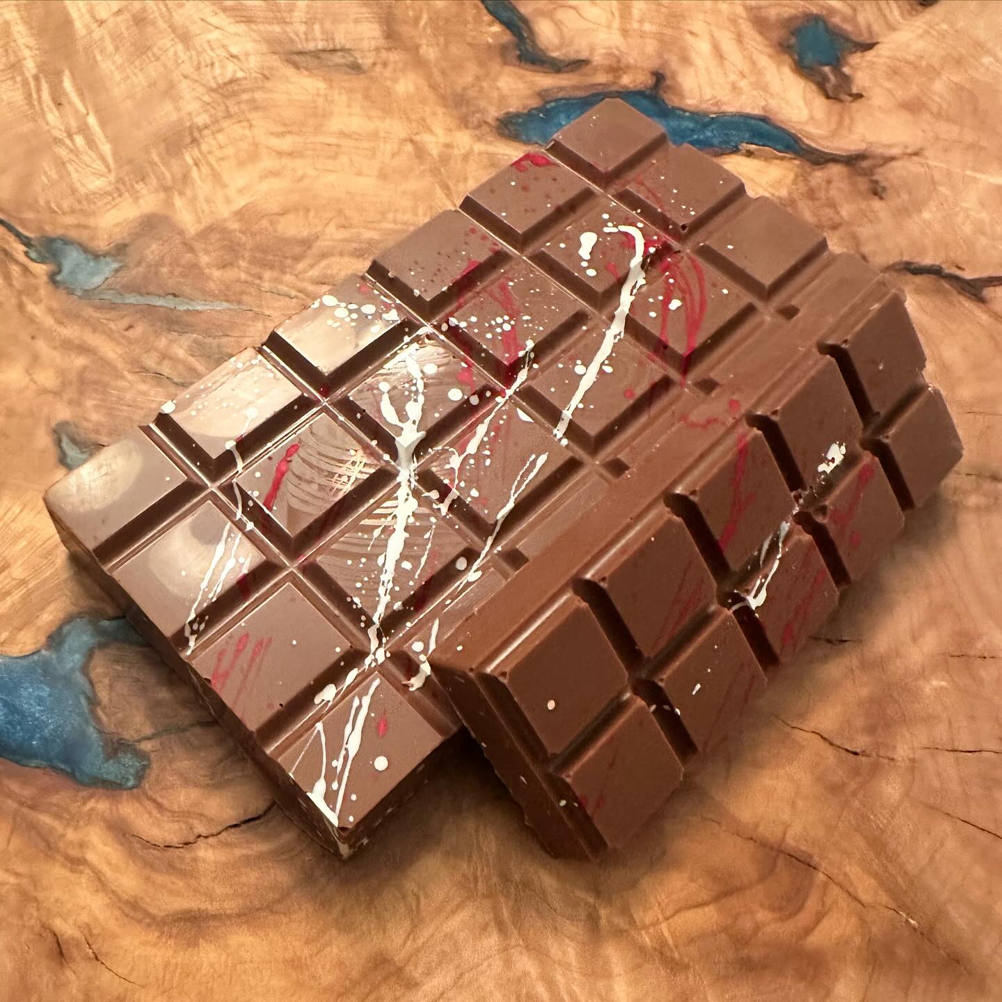 Indulge in the finest handcrafted Dubai chocolate bar, a perfect blend of luxury and artistry. Made with premium ingredients, this treat is as delicious as it is beautiful! ✨🍫
#DubaiChocolates #LuxuryTreats #HandmadeChocolate #GourmetChocolate #SweetIndulgence #ChocolateLover #DubaiEats #ArtisanChocolates #ChocolateArt #TasteDubai