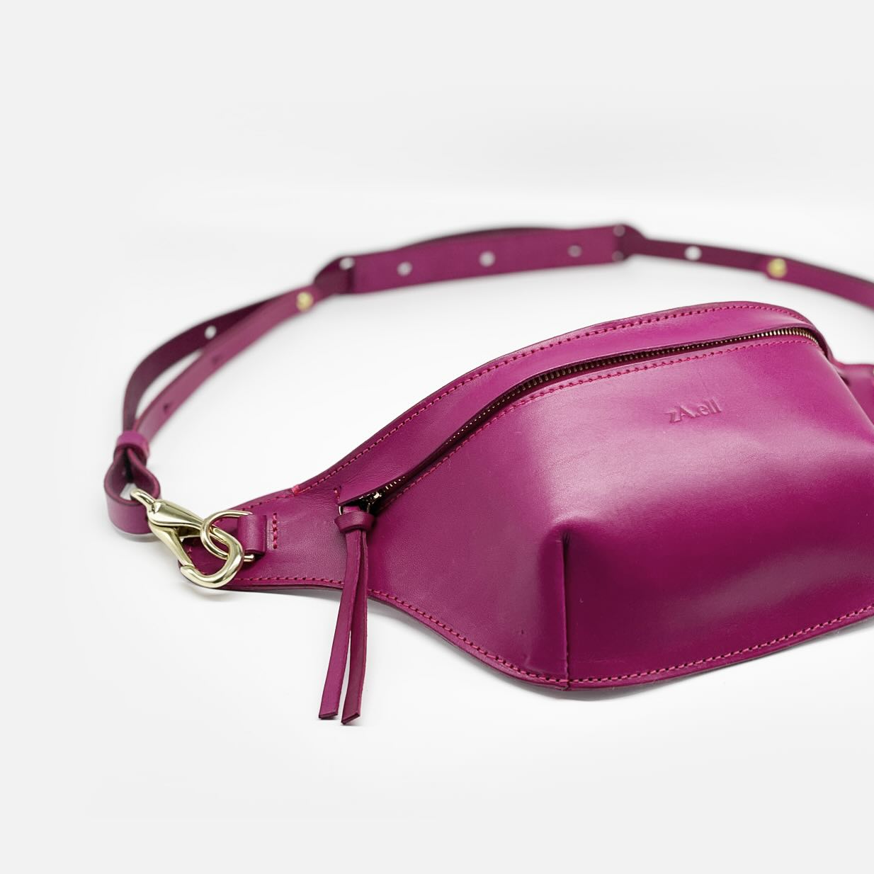 • Gürteltasche Rassia in magenta
• Limitiert
• Handgefertigt mit Liebe
• Verstellbarer Gurt für vielseitiges Tragen
• Perfekt für Festivals, City-Trips & deinen Alltag
#Handmade #CrossbodyBag #Gürteltasche #MagentaLove