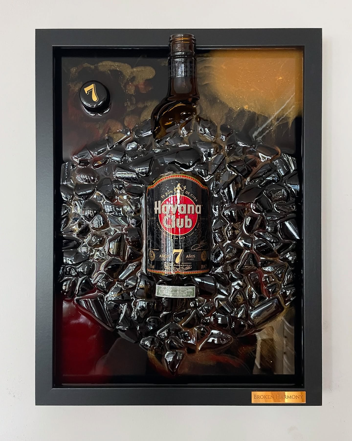 Havana Club 7 años im 40x30cm Rahmen mit goldenen und roten Farbelementen 🍾🔨