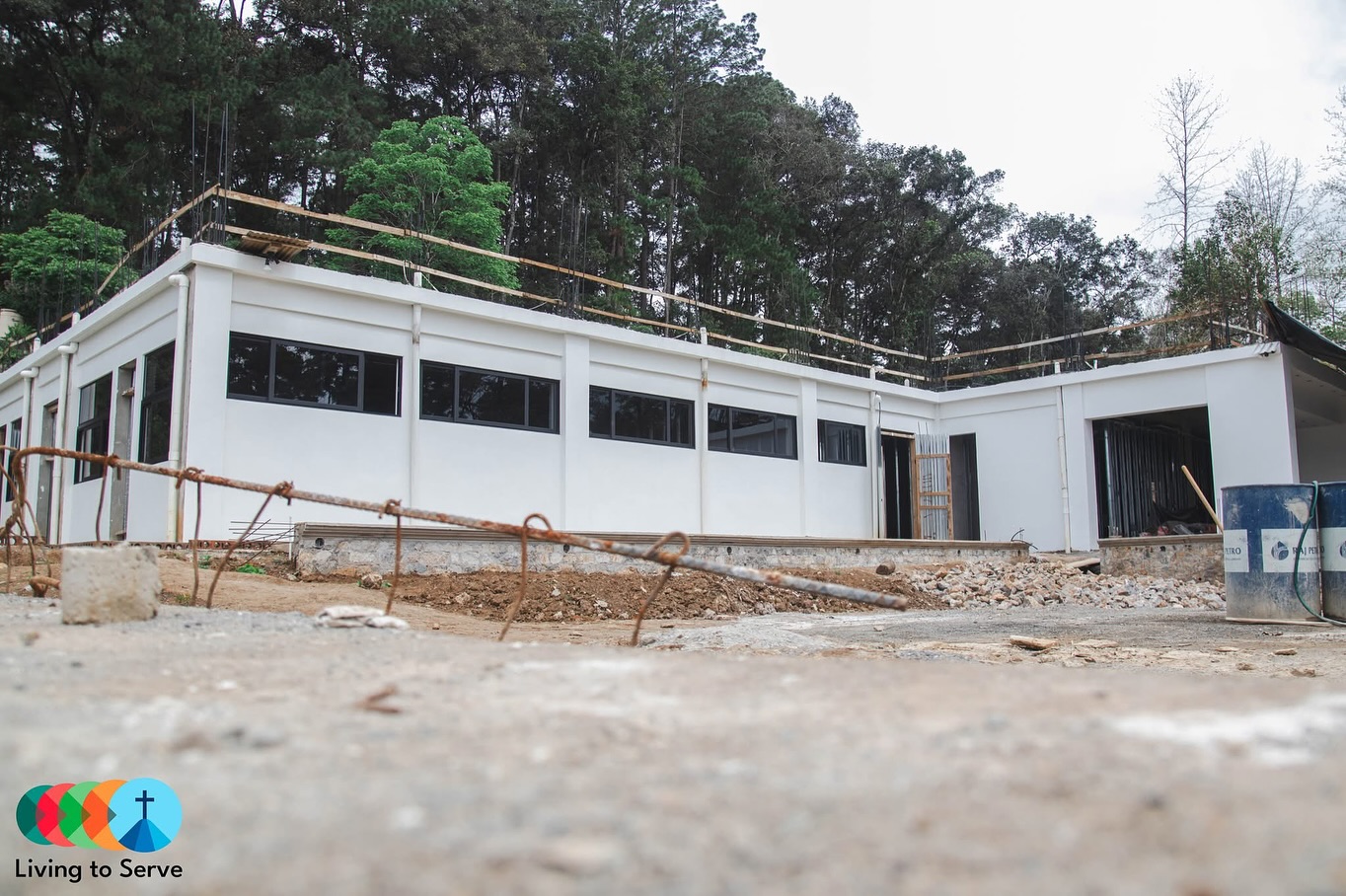Repost from @livingtoserve_avis
“This week the drywall is being installed by members of Remnant Church, along with advancements on the electrical system—it is another step towards completing the surgical center, which will bless many families in need from Guatemala. We are very thankful to Remnant Church for their support in the construction. God bless each one of them for their hard work.
Livingtoserve.org
Otro paso mas para completar el centro médico quirúrgico que bendecirá a muchas familias en necesidad. Esta semana se está trabajando la instalación de tabla yeso y otros trabajos eléctricos, gracias al apoyo De la Iglesia el Remanente. Dios bendiga a cada uno de ellos por su ardua labor.“