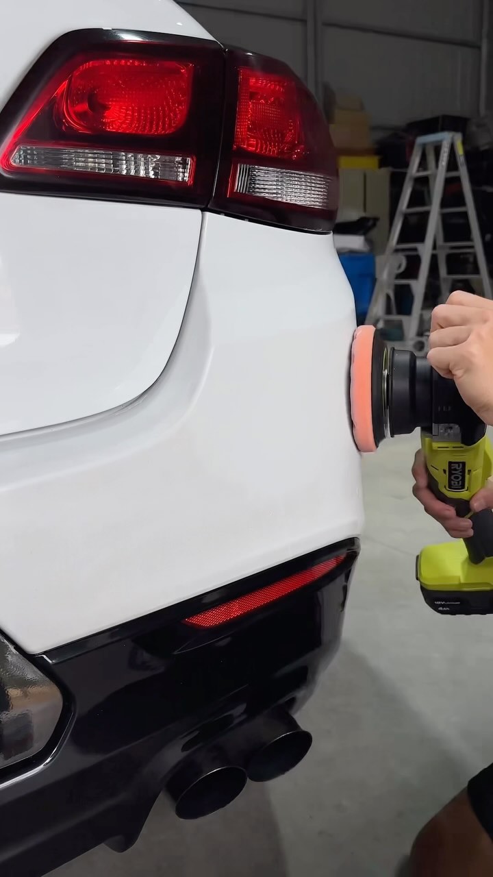 Check out this VF Commodore’s stunning before & after! 🚗💎
Want your car to shine like this? DM us or text/call 0451 228 921 for a paint correction quote today! 📲
#PaintCorrection #AdelaideDetailing #VFCommodore #CarDetailing #GlossyFinish #MobileDetailing #SwirlFree #DeepGloss #CarPaintRestoration
#adelaide