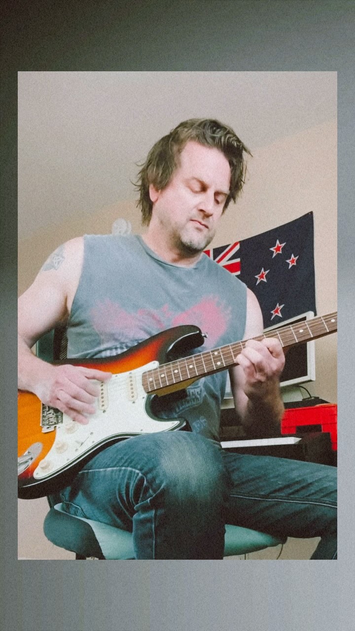 New week. New mojo. Con moto. 🎸🎵💡
.
.
.
#monday #newweek #ideas #electricguitar #delay #fender