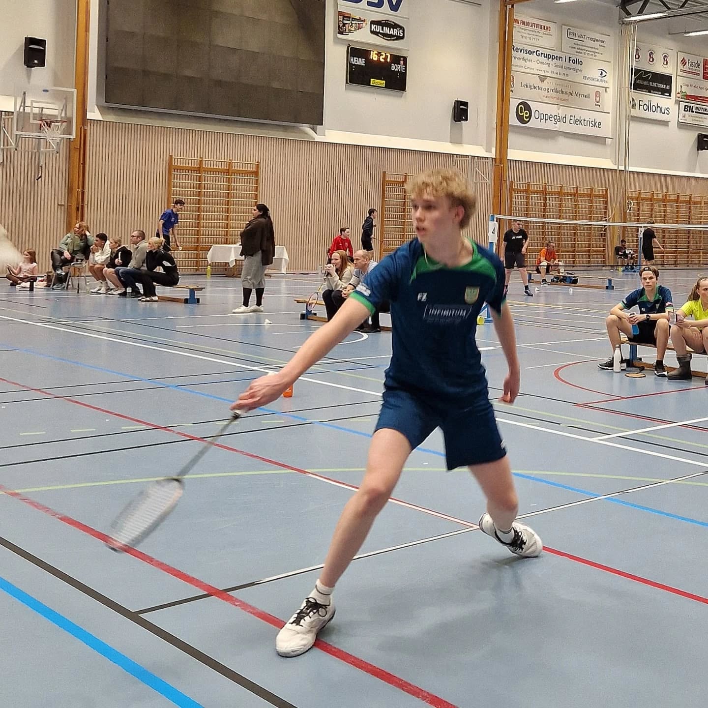 Vi gratulerer Alexander med seier i HD U17B sammen med sin makker fra Vestre Aker idag!🥉🏸💪
Andre resultater fra idag:
HD SEN A: 🥉 Adrian og Gabriel
MD SEN B: 🥉Mia og Cao (Strømmen)
7.plass Jostein og Anne
HD SEN C: 5.plass Ketil og Jostein
9.plass Mia og Aksel
9.plass Daharanes og Jayan
DD SEN C:
🥈.plass Anne og Trine-Lise
HD U17B:
🥇 Aleksander og Aino (Vestre Aker)
MD U17B
🥈 Aleksander og Aino (Vestre Aker)