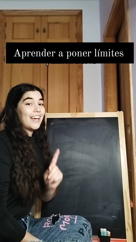 Poner límites asertivamente 😨
Cuando estamos acostumbrados a ser "people pleasers" o dicho en castellano, a no decir que no, no molestar y no perturbar a los demás nunca; es complicado ponernos a nosotros mismos y nuestras necesidades en primer lugar.
Reaprender los límites y como expresarlos es tremendamente difícil, pero es necesario.
Creo que ya lo he dicho antes; NO, es una frase completa. No hay que justificar el porqué, simplemente es una razón suficiente por si mismo.
¿A ti te cuesta decir que no? ¿O eres de los que no le importa lo que piensen los demás?
Feliz lunes e inicio de semana 💜