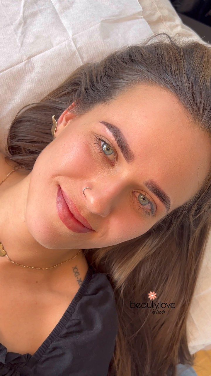 LIPBLUSH 🧡
& Auffrischung der Brauen🥰
#permanentmakeup #pmuartist #beauty #beautylove #linz #pmulinz #naturallook #browtattoo #powderbrows #eyebrows #lipblush #lips #permanentlips #lippenpigmentierung #liptint