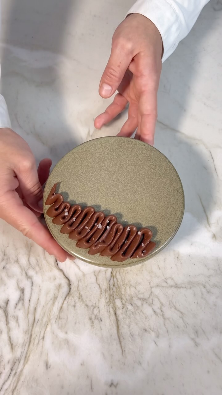 A silky and delicately melting ganache of dark chocolate and caramel
Get the recipe on my gronda profile. Link in bio!
#gronda #recipe #chocolate