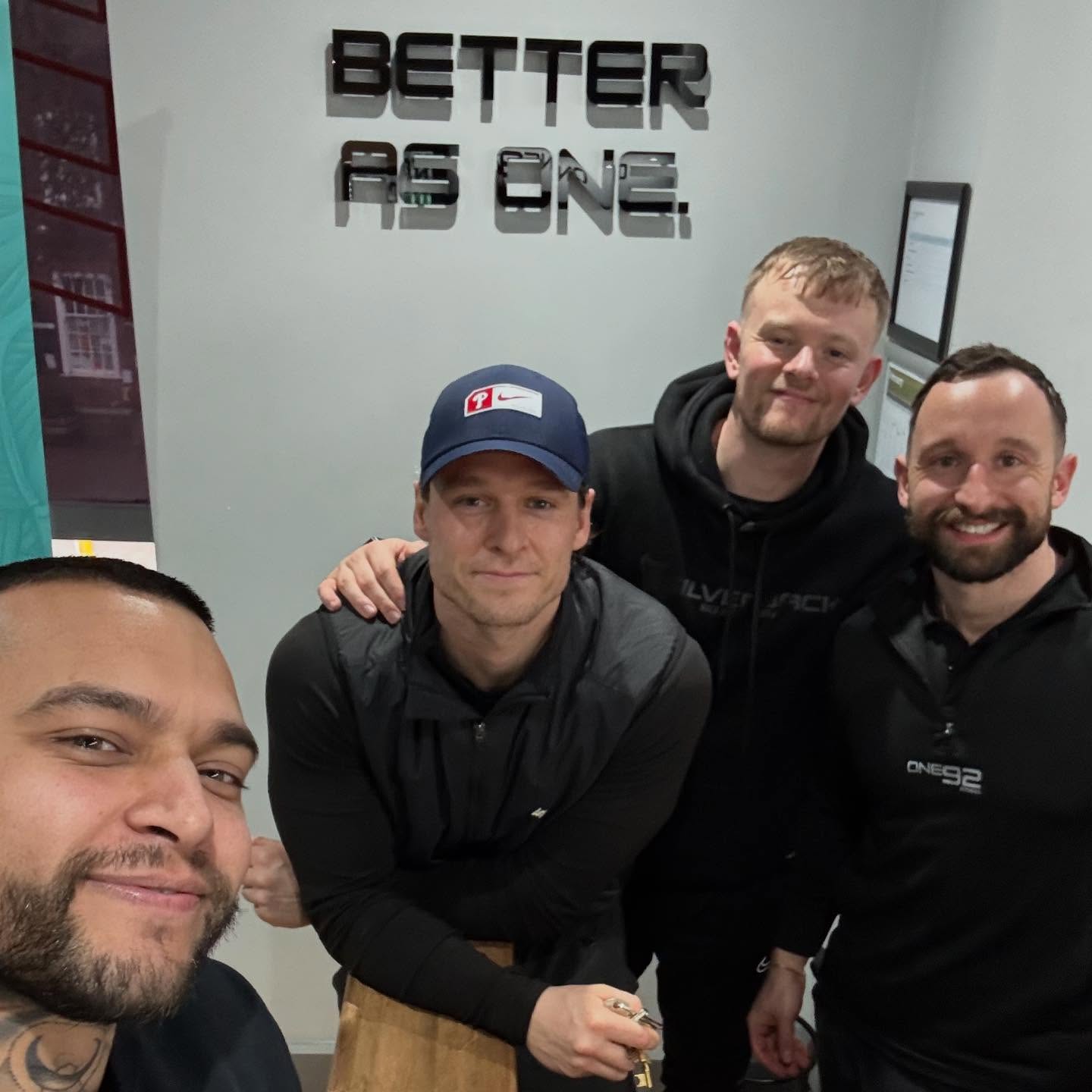 Pioneers of Berkhamsted fitness all in one pic!
#betterasone #berkhamsted #berkhamstedfitness #gym #fit #harrysboxing #one92fitness #community
@one92fitness
@benlingwoodtraining
@manwiththegoldenbun
@richtabortraining
@harry_skelton1989
