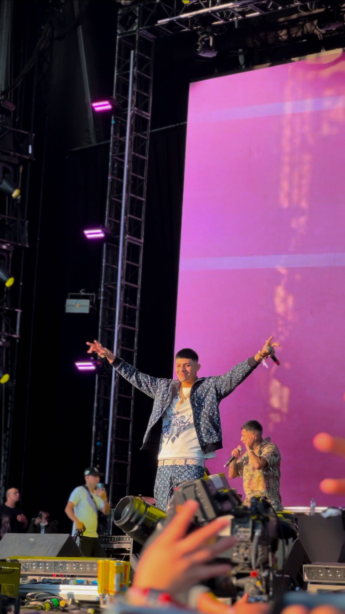 ¿Ambas? Queremos ambas.
Las verdaderas girls queremos flores y un perreo bien bellacoso. @elbogueto
.
.
.
#bogueto #cdmx #14defebrero