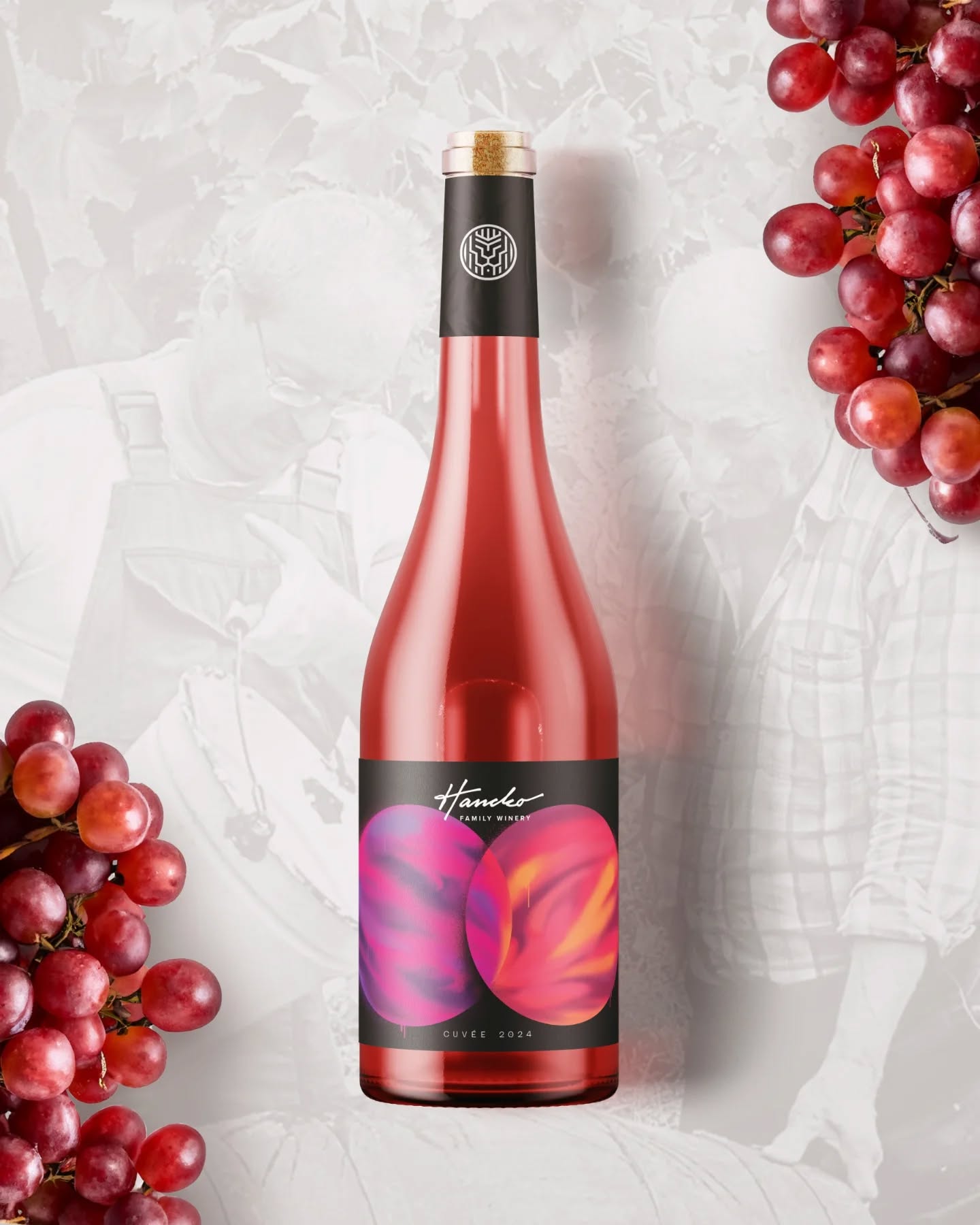 Nové etikety pre naturálne vinárstvo @vinohancko 🍇
Výrazné, ovocné tóny sme pri Rosé podporili pestrou abstraktnou ilustráciou, na kontrastne tmavom pozadí. Jesenný Rizling sme zas obohatili metalickou fóliou na jemne štrukturovanom papieri.
Všetky vínka si môžete vychutnať a zadovážiť na www.vinohancko.sk 👈
Ak aj vy potrebujete etiketu, či obal na svoj produkt, neváhajte mi napísať. ☝️
#znova #znovadesign#label #etiquette #winedesign
#wine #winebottle #winery #art #design #alcohol #packagingdesign #packaging #labeldesign