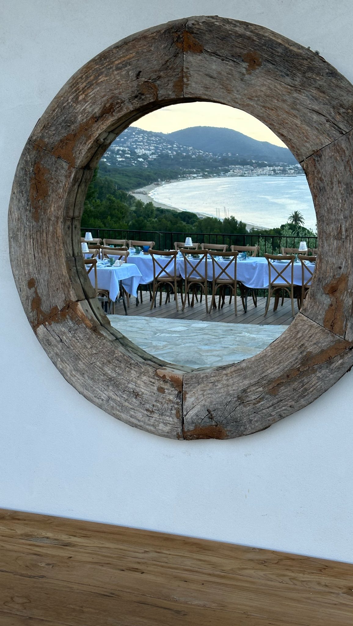 Aperçu de nos mises en scène ! ✨
Clé en main, nous transformons tout type de lieu : sur terre 🍇 comme en mer ⚓️
#byjoytraiteur byjoytraiteur #catering #traiteur #traiteurevenementiel #traiteurhautdegamme #traiteurcléenmain #event #luxuryevents #sainttropez #sttropez #traiteursttropez #traiteursainttropez #cateringsttropez #cateringsainttropez #frenchriviera #eventdecor #deco #eventdesign #eventorganizer #partage #convivialité #générosité #traiteurmariage #traiteursurmesure