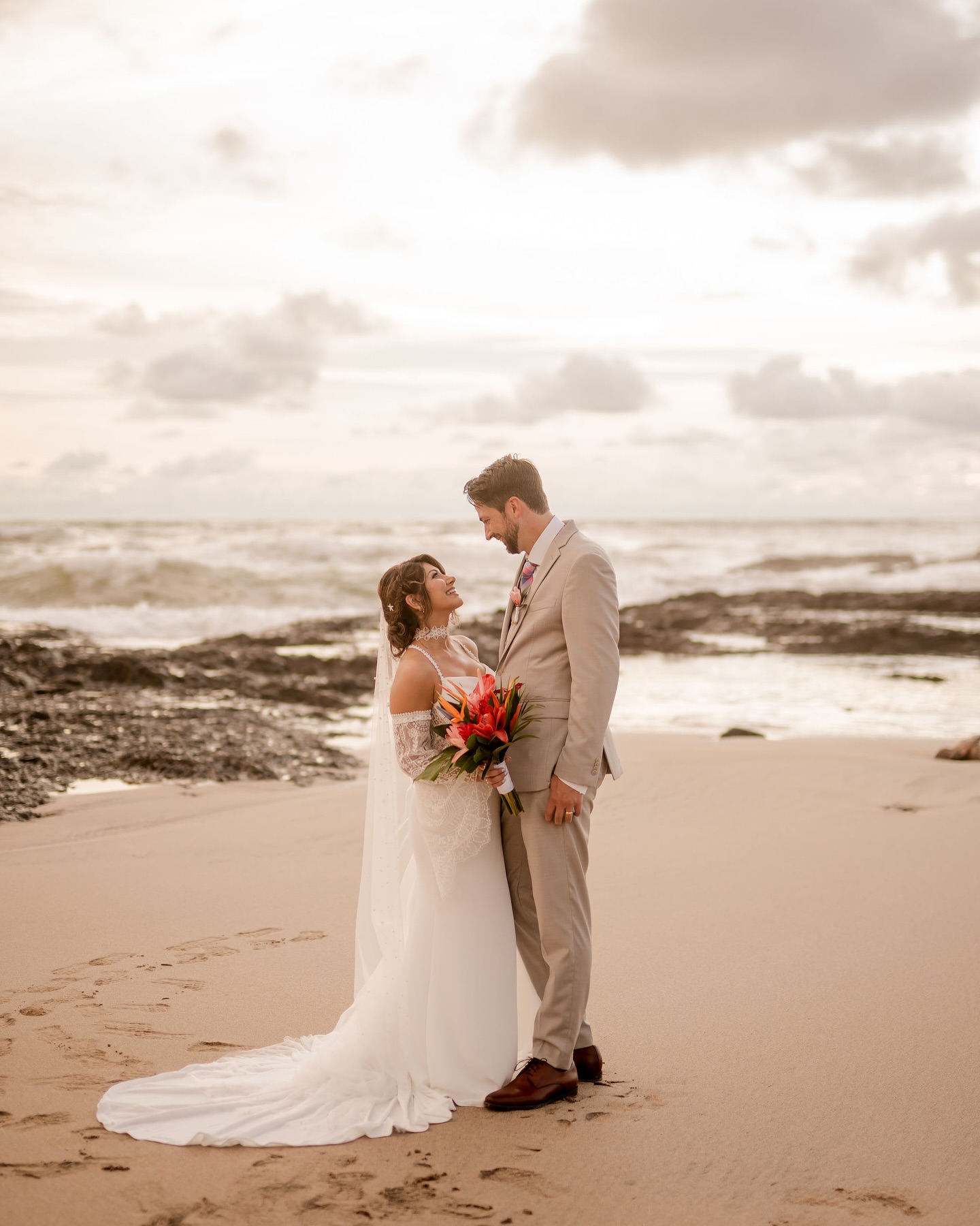 Newlyweds in the quiet glow of twilight—one moment, a lifetime of memories.
Let us create yours in Costa Rica.