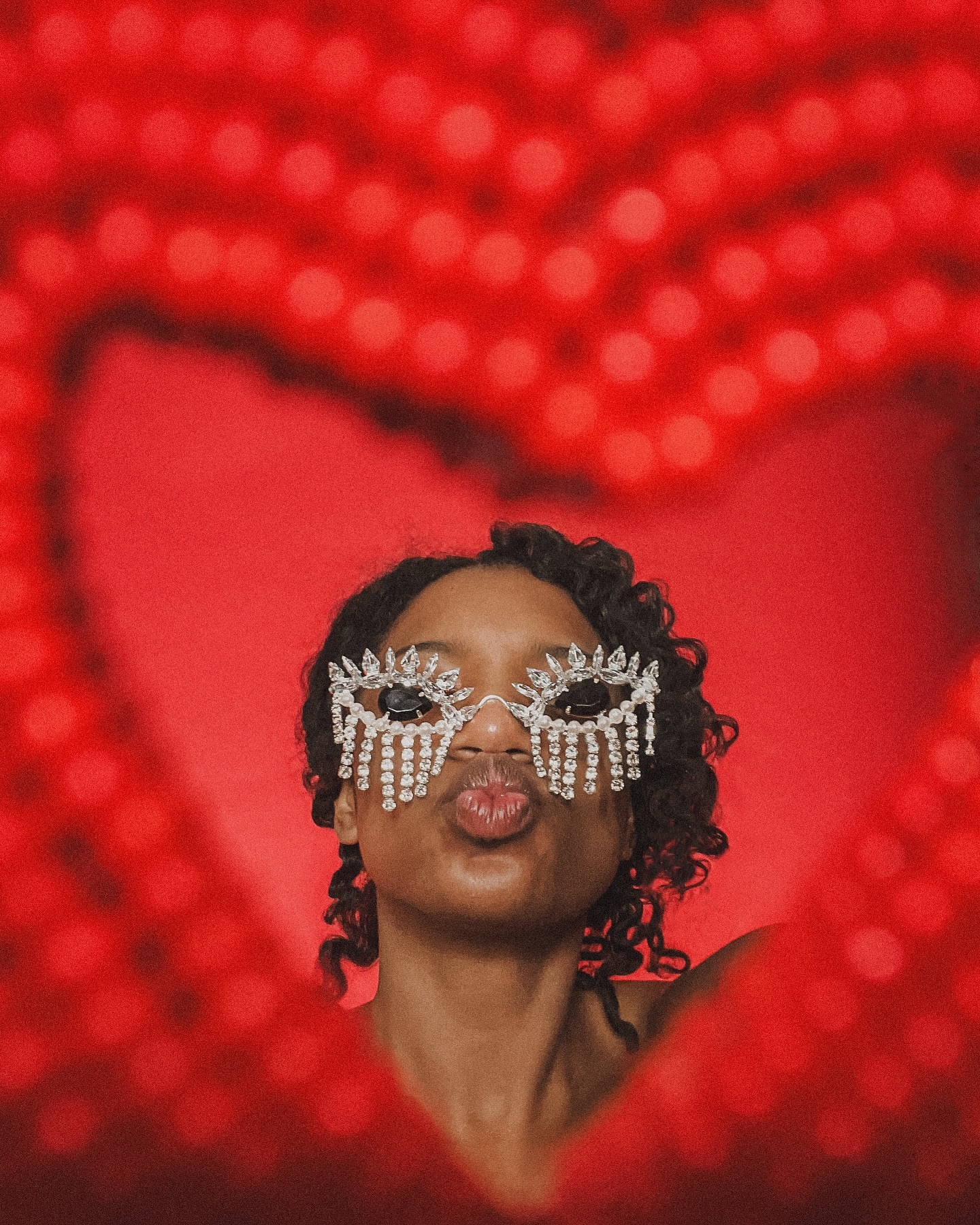 Hugs, kisses and a touch of extra. Are you celebrating love today? #sealedwithakiss #whattaylorlikes