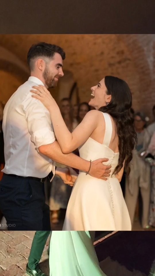 Anche gli invitati che avete scelto possono fare la differenza nel rendere memorabile il vostro matrimonio.
Un bel ricordo dal matrimonio di Enrica e Cathal
a @villapellegrini
con l'organizzazione di @kreativa_eventi
e l'intrattenimento di @bearbrosmusic
@enricamarogna
#weddingfirstdance #weddingguests #weddinginitaly🇮🇹