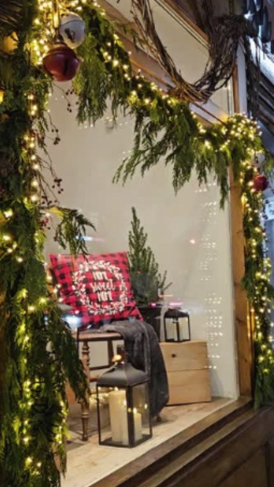 Last week, we added just the right touch of festive magic to @aix_en_tric store front. Sometimes, you don't need to go overboard to feel the holiday vibes. We love when clients embrace the season with subtle yet impactful touches, like this cozy garland. Because sometimes, less is really more!
.
.
.
#holiday #shoplocaltoronto #retaildecor #cozyspaces #torontobeaches #toronto