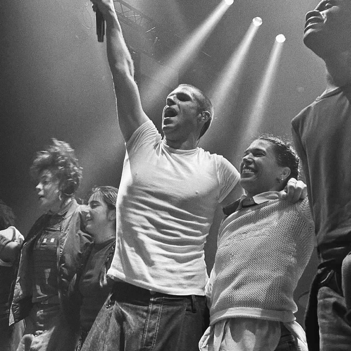 C’ETAIT INCROYABLE CHAILLOOOT ❤️🔥 !
Un moment, une collaboration inoubliable avec @hervemusique
Merci toute l’équipe de @theatrechaillot @melindamuset pour cette rencontre.
@nuitsdefourviere
🪩 @elsa_prg @treil_r @thea_zahara @syndy.rsl @___ayaba___ @nicomailho @bill_lebottier_ @nath.moves
📷 @geoffreyposadaserguier @yatilunnomdispo
🎥 @flo.the.kid
À bientôt …