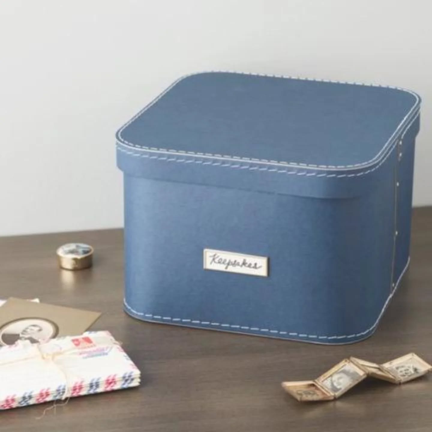 This Valentine's Day, free yourself from sentimental overwhelm. My latest blog offers tips for culling your memorabilia and giving your most cherished mementos a more central place in your home. Click link in bio to read.
#declutteringtips
#organizinghacks
#professionalorganizer #bayareaorganizer #declutteryourlife #amscotthome