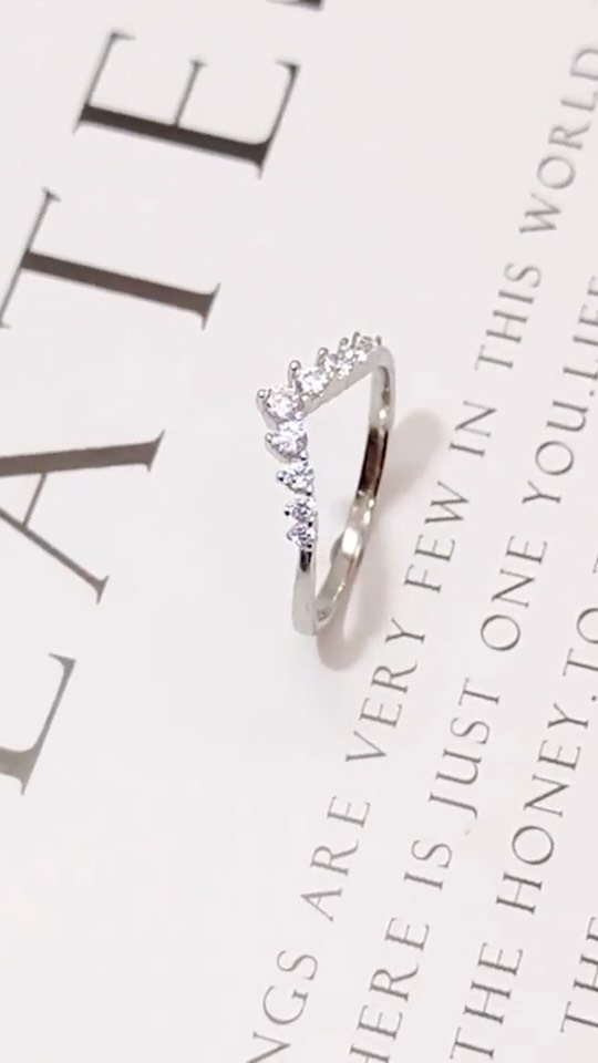 Our Moissanite rings capture the perfect balance of brilliance and elegance. Crafted for those who appreciate timeless beauty and superior quality.
💍 Shop now via the link in bio!
#MoissaniteJewels #LuxuryRings #BrilliantMoissanite #TimelessBeauty #EngagementGoals #RadiantRings #MoissaniteSparkle #ElegantDesign #LuxuryJewelry #RingGoals