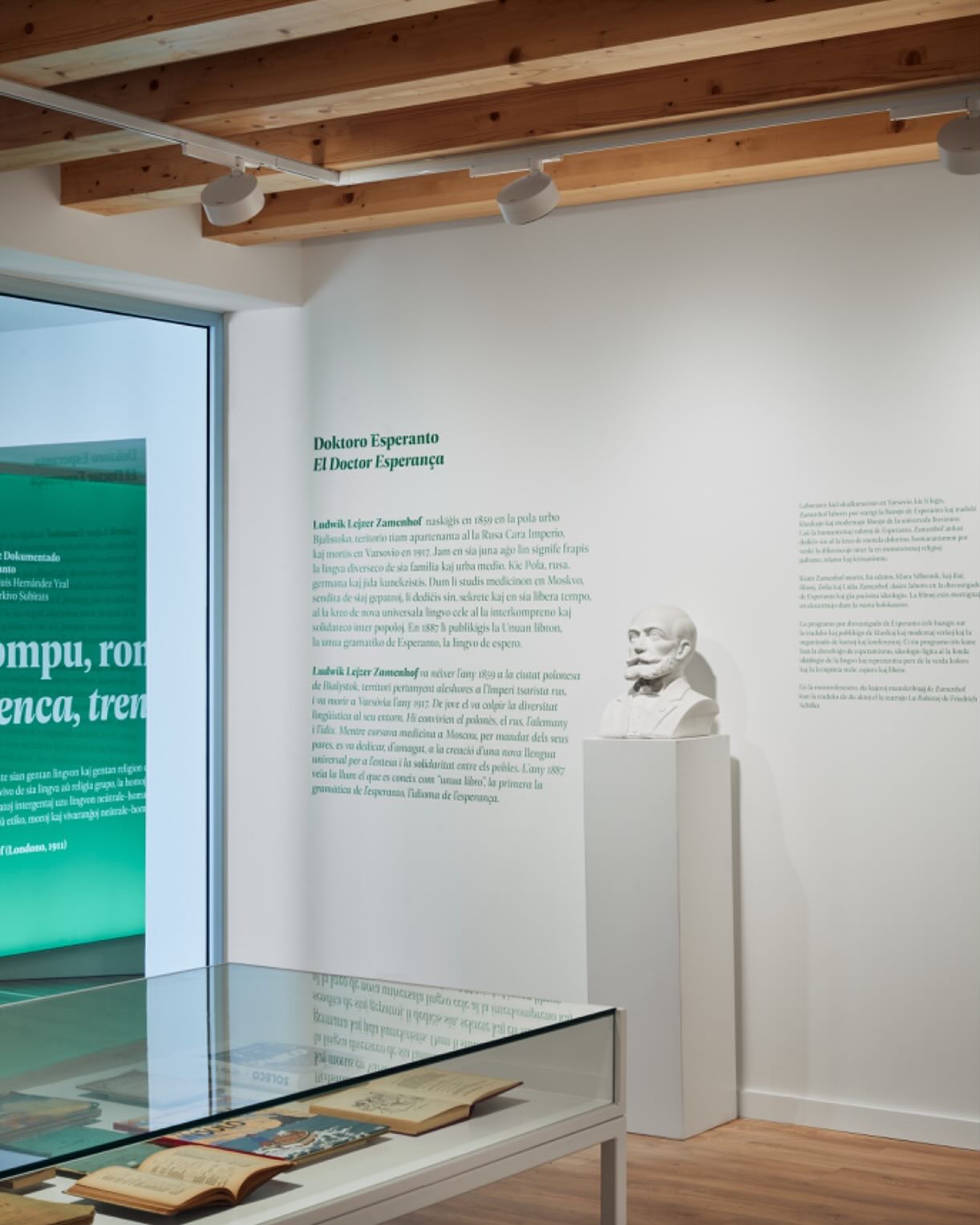 Arxiu i Centre d’interpretació de l’Esperanto de Subirats (Quaderna 2024), a partir d’un dels fons més importants de l’Esperanto creat per Lluís M. Hernández Izal (1917-2002).
La nostra empremta serà la nostra memòria. Tothom té una història a explicar, un compromís a mantenir, una acció a fer. Tant se val el que es faci, sigui més gran o més petit, però, com a societat, no podem prescindir de tant capital humà.
Quaderna oferim assessorament i acompanyament per a la creació i la transmissió del llegat personal, pel compromís amb la comunitat.
📸 Jorge de Jorge
