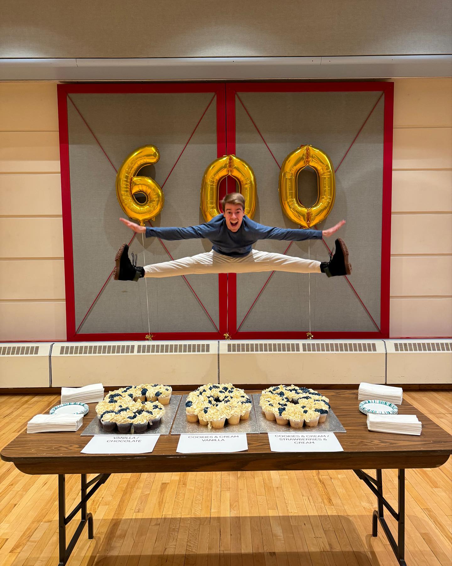 New Year Same Shenanigans
#bomtour #goldenplatestour #holidays #family #saltlakecity #thetemplewasunderconstructionsoihavetogobacksomeday