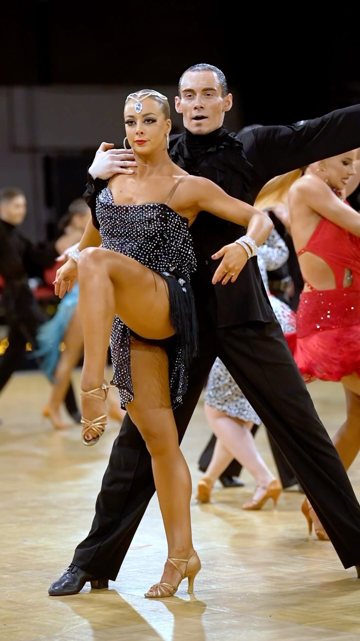 Master of mimicks ๐คฉ
๐บ๐ @kondratenko_egor & @miefunch
๐ฅ @studiopm.photo
#dance #dancer #life #style