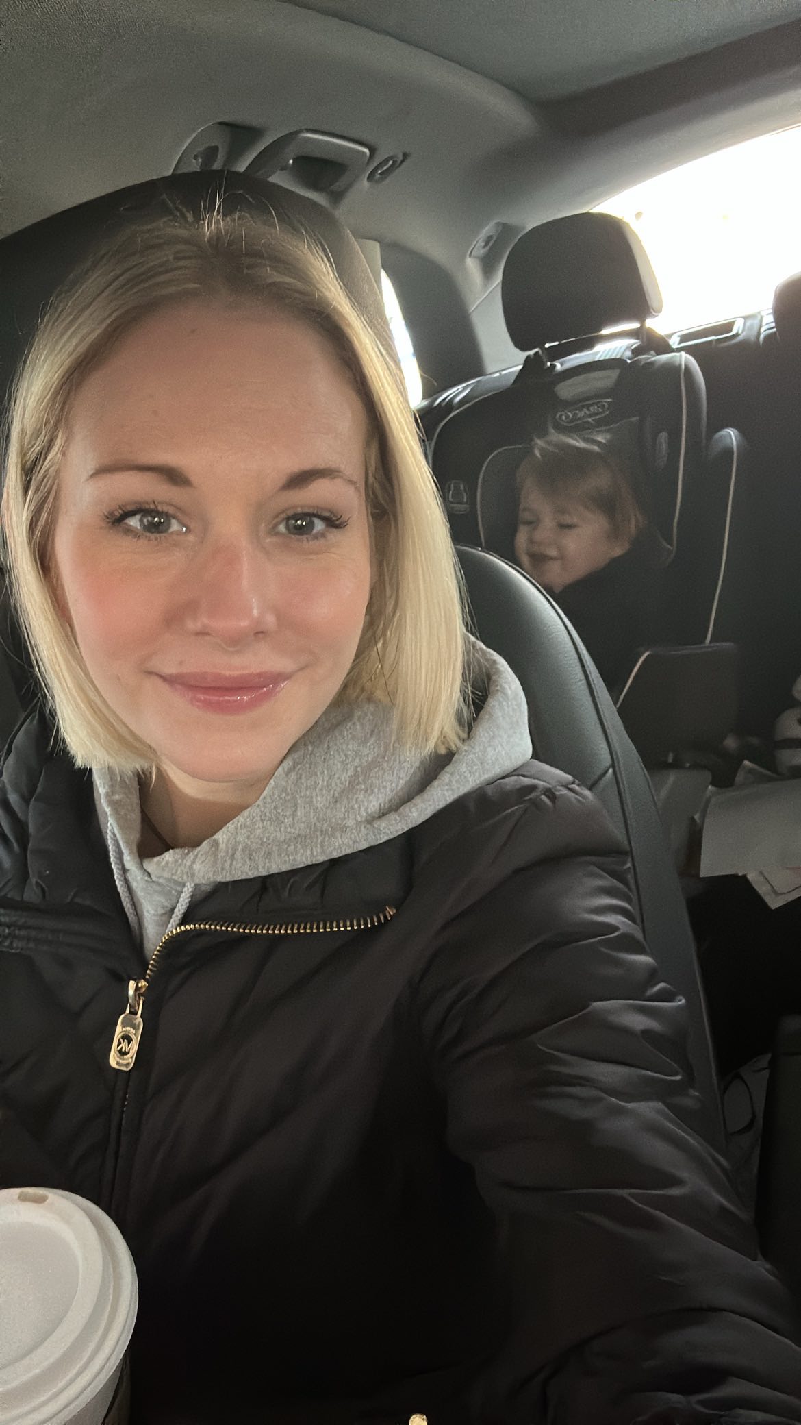 I had to hop on this trend 🥹
Thinking about what my younger self would say if we sat down for coffee was both hilarious and nostalgic. She had no idea what was coming 🤪
Would your younger self be surprised at where you are today? ☕️✨
#youngerself #growth #dietitianlife #momlife