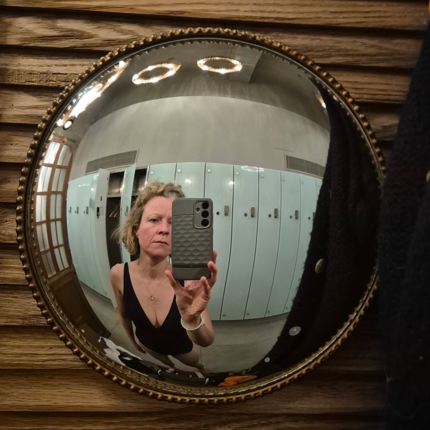 By taking pictures of important and beautiful things, you start to notice more beautiful and important things, and by posting them consciously, you recognise, appreciate, and are grateful for all the beautiful and important things.
And when I look back over my year on Instagram, I see these wonderful memories, and it alters my recollection of the year. I'm more appreciative.
Projecting and speaking positivity, changing your language, identifying the good stuff, really can change how you see and experience the world.
Here's Jan, that I'm thankful for. I'm back again. 🙏