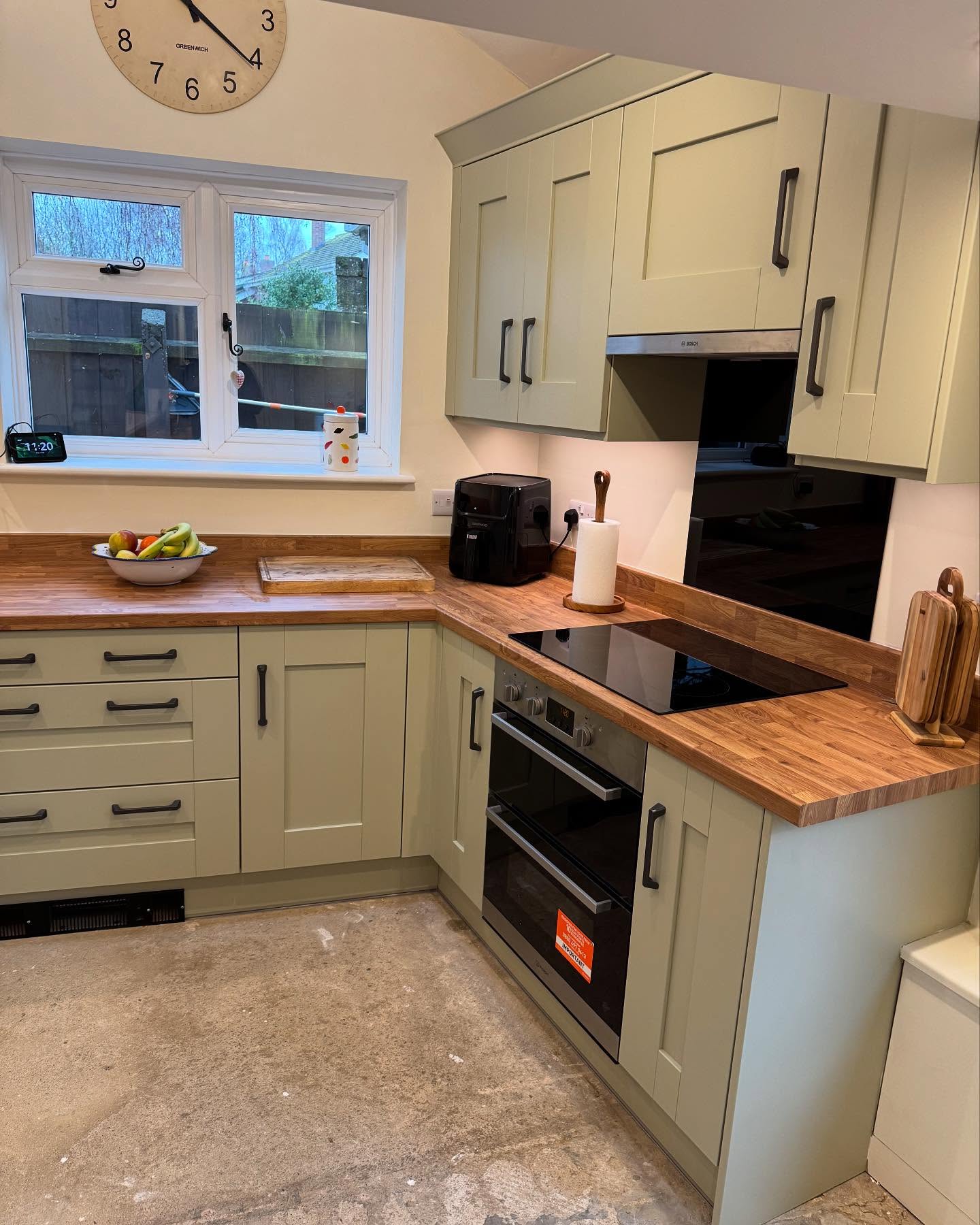 Sage green cottage kitchen complete.
Odd shaped kitchen but a massive transformation, swipe for the before photos ⏭️▶️➡️
Sage green shaker door
Stapleford oak worktops
Quooker fusion round tap
#kitchen #kitchendesign #kitchenremodel #kitcheninspiration #kitchenrenovation #kitchendecor #kitcheninspo #ashwoodkitchens #sagegreen #blum #quooker #cottage #hemingfordgrey