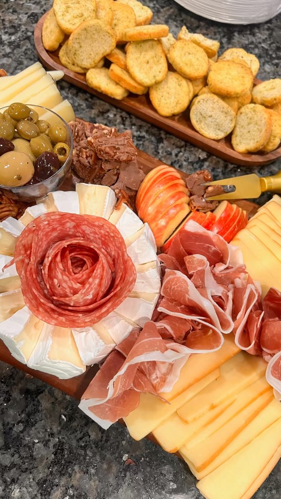 The best day to have a charcuterie board! Happy Superbowl Sunday 🏈✨