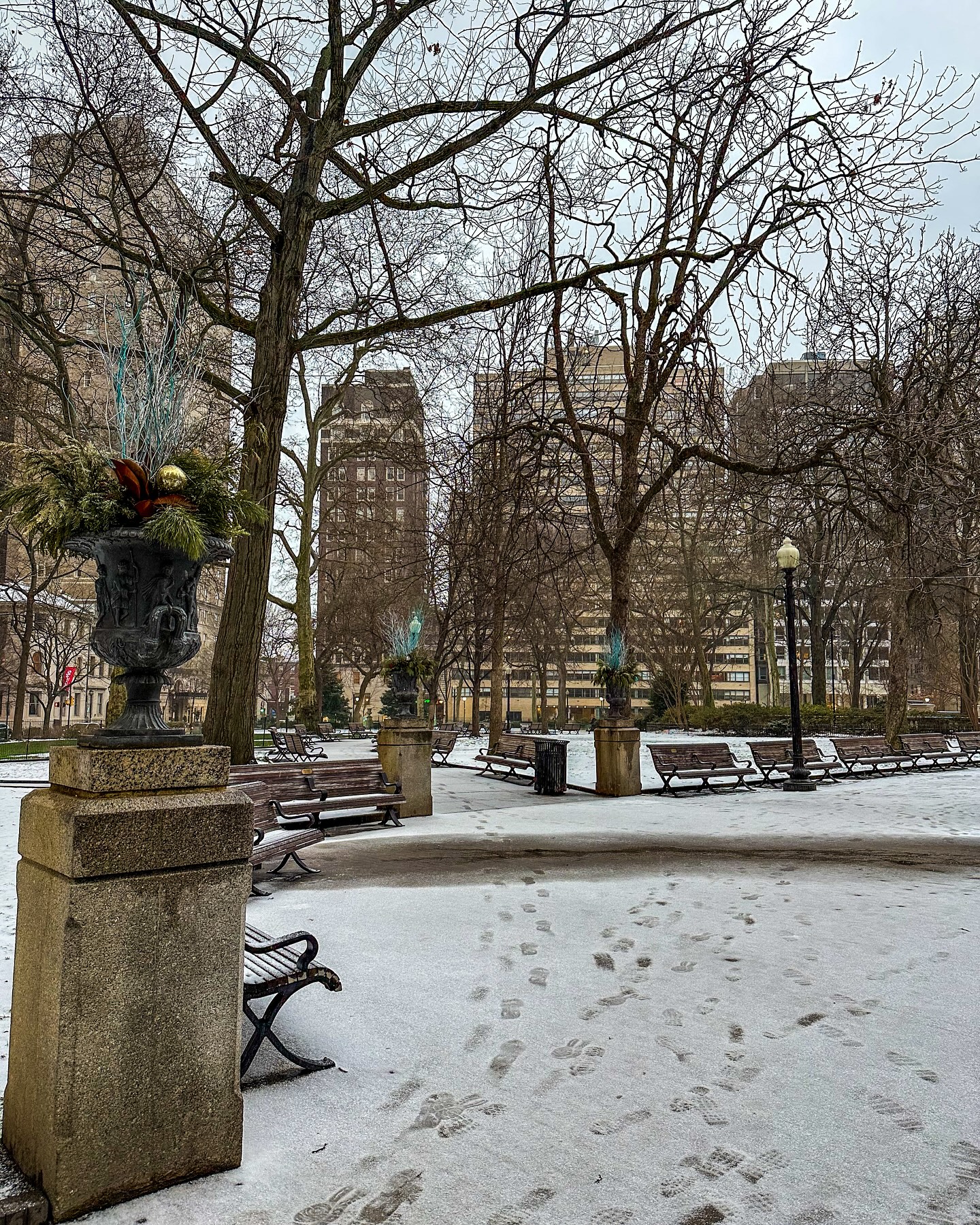 In honor of the northeast getting even more snow and the Eagles winning the Super Bowl this past Sunday, here are some pictures from my Philly trip!
I stayed outside in Philly as much as possible to enjoy the snow since Texas doesn’t get it too often, and I ended up landing in Texas to snow 😅 There’s nothing like being in a different city when it becomes a winter wonderland, though!!
.
.
.
#MySecretPhiladelphia #visitphilly #Philly #VisitPA #PAGetaway #girlswhotravel