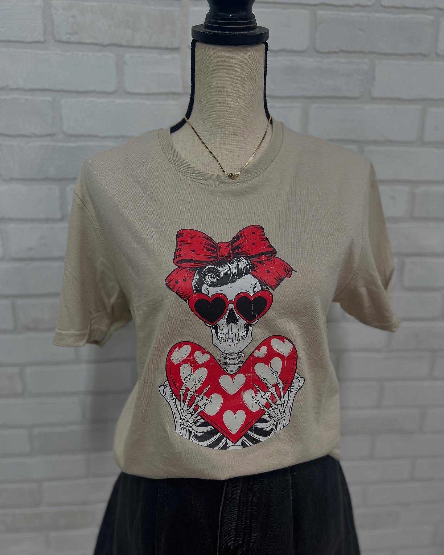 Who's obsessed with t-shirts?!?! We've got the perfect ones for you! 💘 With Valentine's Day and Rodeo around the corner, complete your look with our awesome tees ✨
#riotsalon #boutqiueitems #tshirt #prints #houston