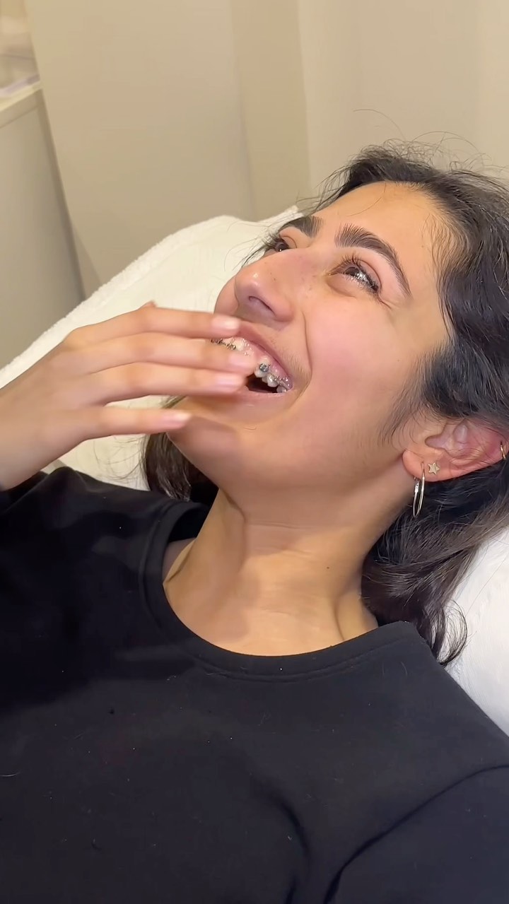 OMG! It was Kutzia’s first time having her eyebrows threaded, and she absolutely loved it! We created the experience with care and love, and her reaction was truly priceless!
Book your first time brow experience with us!
WhatsApp us: “LOVE” for 20% off
#clinic #london #brows #knightsbridge #beauty