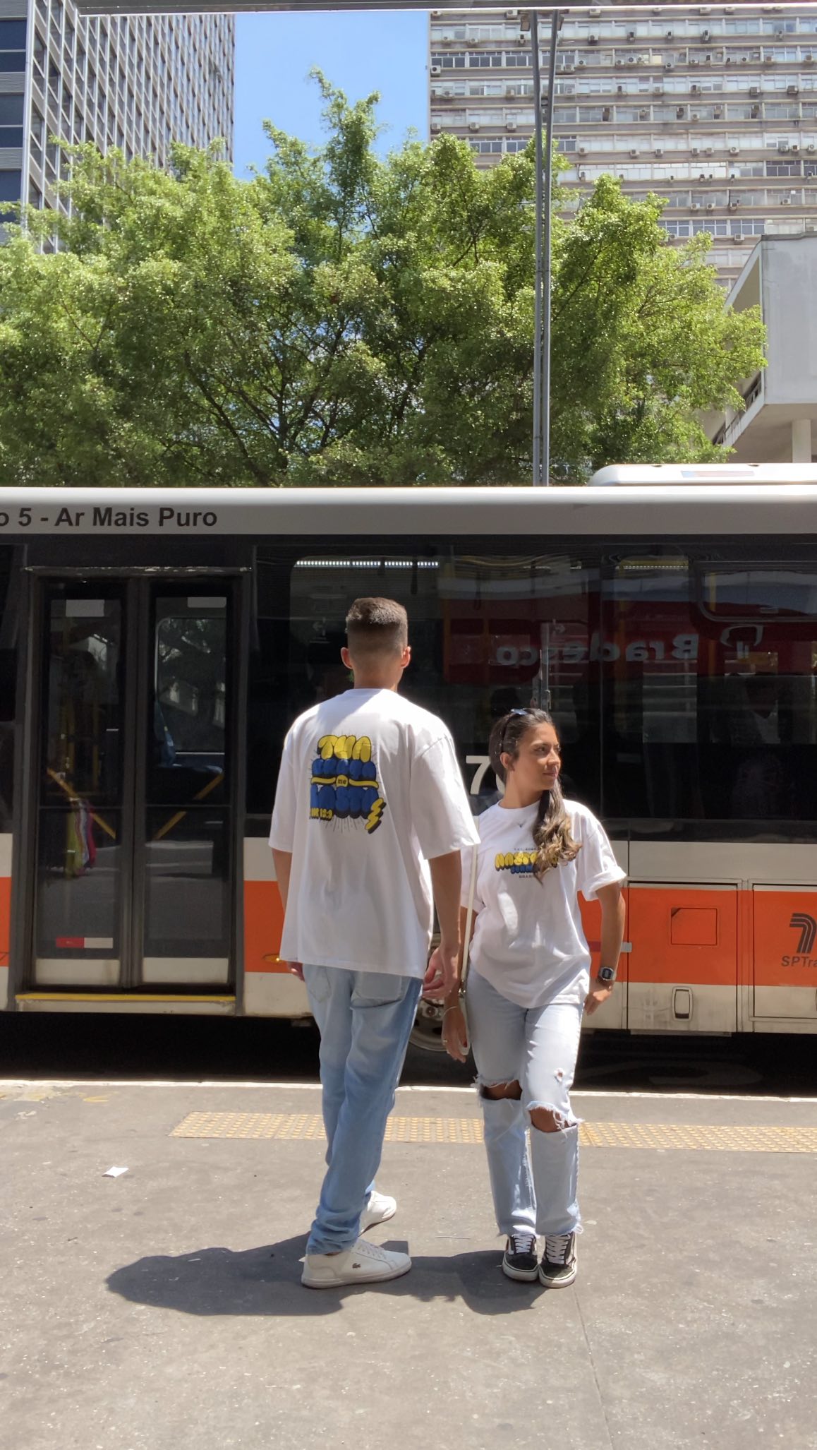 Trajados no melhor estilo, com o novo lançamento da Nastcov Company: “Tua Graça me Basta!” 💛💙
São no Modelo Oversized, em Algodão com Alta Gramatura, na Cor Branca, com Gola Canelada e Costura Ombro a Ombro, além da estampa das costas em Puff! Ficou linda demais! 🤩
📌 Garanta já a sua, chama noisss 🙃