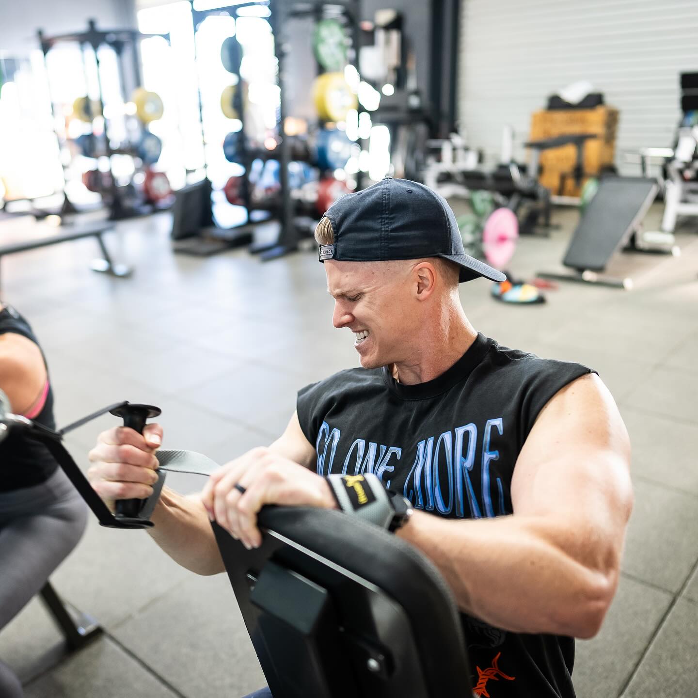 ❌ Myth: running makes you skinny
✅ Real talk: it’s easier/more probable to gain muscle with less fatigue from running, better recovery, and greater frequency of lifting weights
A little update about my current training - I’ve taken some time off running to focus on building muscle and getting stronger in the gym. It’s been super enjoyable and nice mix up after 2 straight years of ultra running
*with pacing plans this year, I’ll be back running soon but it’s been nice to step away for a bit*
OCTOBER 2024
🏃🏻♂️My post-100 miler bodyweight ~180lbs
40-50 miles per week
Lifting 2-3 days per week
Super aerobically fit, lean, strong
FEB 2025
💪🏻 Current “bulking” weight ~194lbs
Less than 10 miles per week
(I’ve taken time off running)
Lifting 5-6 days per week
Less aerobically fit, less lean, but significantly bigger
Stay tuned for more progress updates on my training this year!