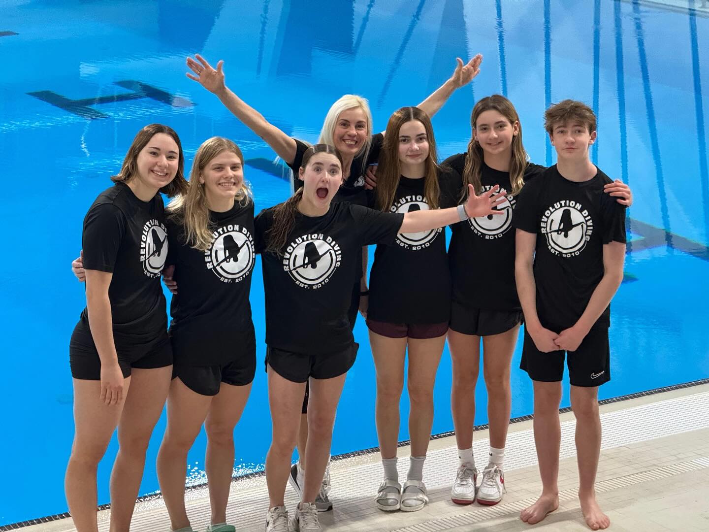 Revolution Diving Team arrived in Toronto safely yesterday. They had one practice and all the divers are looking fantastic.
The divers representing revolution diving are, Mila, Evey, Corydon, Nick, Adyson and Zita with Coach Svitlana.
Good luck this week we can’t wait to see all the pictures and videos.