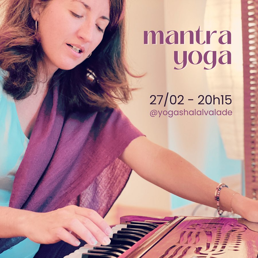 ✨ 📿 MANTRA YOGA - chants méditatifs
🎹 Jeudi 27 février à 20h15
@yogashalalvalade
Le mantra est une formule sacrée, porteuse de vibrations, qui élimine les impressions négatives en nous, développe le dynamisme intérieur et la paix.
Le mantra peut être composé de plusieurs syllabes, appelées « bija mantra », qui signifie « graine ».
Par la répétition, la vibration sacrée contenue dans ces « bija mantra » se libère et favorise notre transformation sur tous les plans : physique, émotionnel, mental, spirituel.
Nous pratiquerons différents mantras accompagnés de l’harmonium indien.
Ouvert à tous. Sur donation.
💌 S’inscrire : lien dans la bio
Bérénice
#yogalisboa #yogalisbon #mantrayogalisboa #mantrayoga #yogashalaalvalade #alvalade #omshanti #mahashivaratri2025 #mantrameditation #meditation #meditationlisbon #meditationlisboa #meditationlisbonne #mantralisboa
—
🇺🇸
✨ 📿 MANTRA YOGA - meditative chants
🎹Thursday, February 27th at 8:15 p.m.
@yogashalalvalade
« Mantra » is a sacred formula, carrying vibrations, which eliminates negative impressions in us, develops inner dynamism and peace.
A mantra can be composed of several syllables, called “bija mantra”, which means “seed”. Through repetition, the sacred vibration contained in these “bija mantra” is released and promotes our transformation on all levels: physical, emotional, mental, spiritual.
We will practice different mantras with the Indian harmonium.
Open to all. On donation.
💌 To register : link in bio
__
🇵🇹
✨ 📿 MANTRA YOGA - cantos meditativos
🎹 Quinta-feira, 27 de fevereiro às 20h15.
@yogashalalvalade
O mantra é uma fórmula sagrada, portadora de vibrações, que elimina em nós impressões negativas, desenvolve o dinamismo interior e a paz.
O mantra pode ser composto por diversas sílabas, denominadas “bija mantra”, que significa “semente”.
Através da repetição, a vibração sagrada contida nestes “bija mantra” é liberada e promove a nossa transformação em todos os níveis: físico, emocional, mental, espiritual.
Praticaremos diversos mantras acompanhados pelo harmônio indiano.
Aberto a todos. Por doação.
💌 inscrição: link na bio