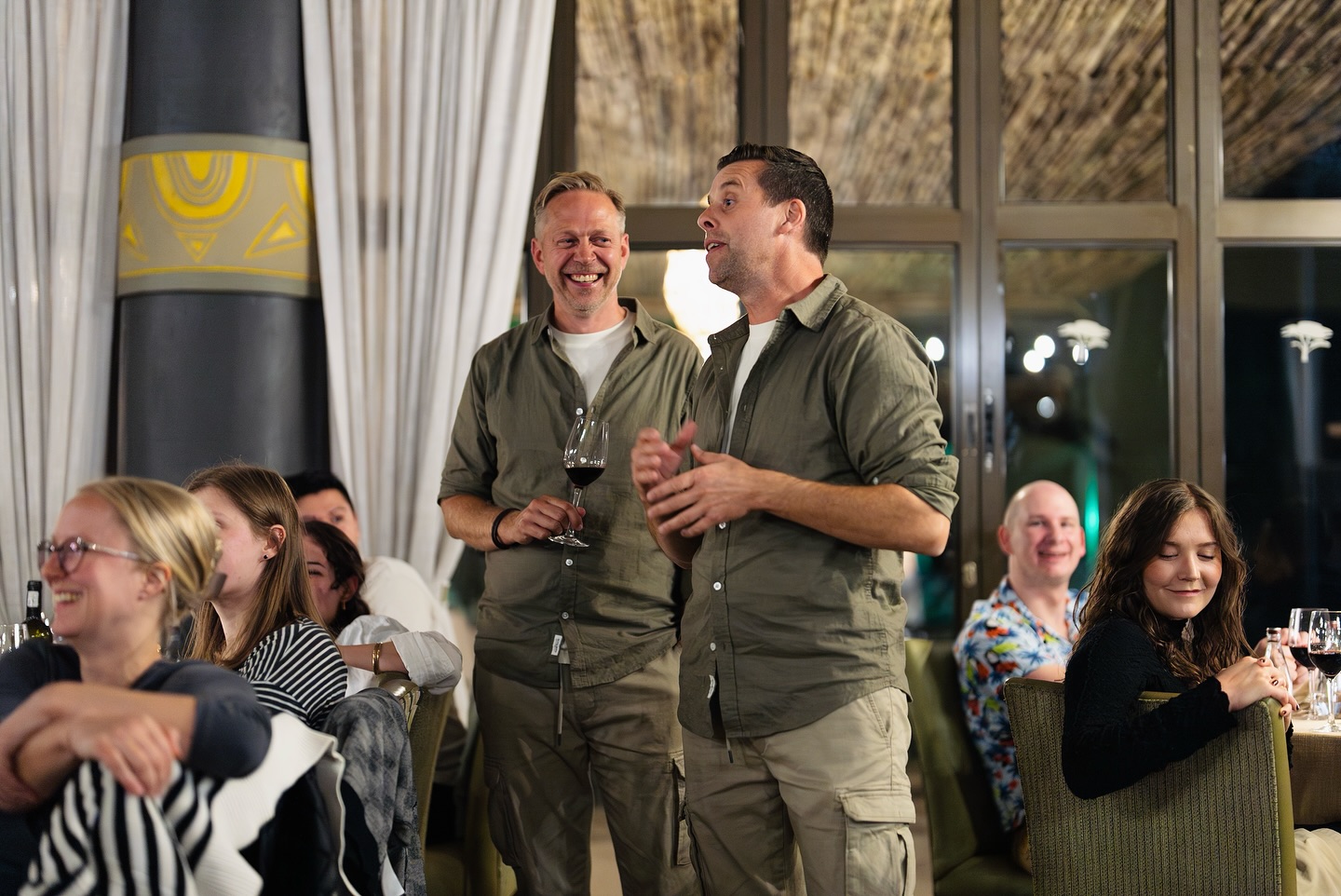 Hallåååå eller. Har vi berättat om vårt otroliga event i Sydafrika för ett litet tag sen? Fantastiska (!) Sigma Industry firade 10 år med denna oförglömliga resa, som fylldes med the big 5, vingårdar, lokal kultur och välgörenhet. Destinationen betyder extra mycket för detta gäng, då de driver projektet Star for Life - ett program som syftar till att stärka ungdomar och förhindra spridningen av HIV och AIDS bland unga människor i Sydafrika. Det tycker vi är helt magiskt. Under denna jubileumsresa besöktes skolorna och barnen som stöds av Star for Life, vilket blev ett minne för livet för samtliga inblandade. Så fint, och så bra.❤️🇿🇦