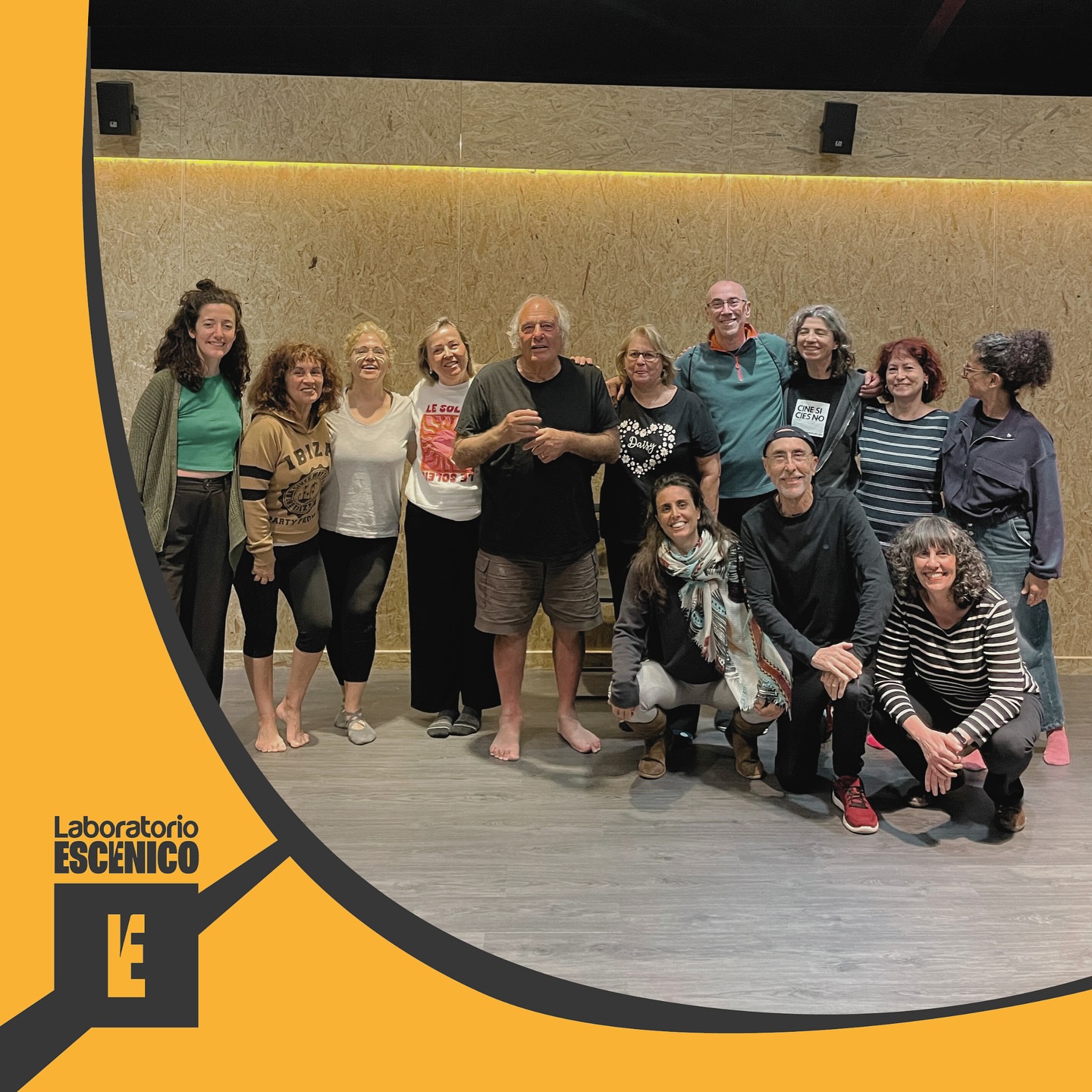 🎭 ¡MASTER CLASS!
Horacio Czertok, reconocido actor y dramaturgo, y gran amigo 🫂 nos ha regalado una masterclass de teatro que abre nuevas puertas a la comprensión y práctica del arte teatral. Con años de experiencia en el escenario y con enfoque en el teatro político y social, nos deja una experiencia única para nuestros sentidos.
🌍 Desde las calles hasta las universidades, su trabajo ha cruzado fronteras, llevando el teatro a lugares inesperados.
¡Gracias, Horacio, por esta visita tan enriquecedora! 🫶🏻
#MasterclassDeTeatro #Teatro #HoracioCzertok #ArteTransformador #TeatroPolítico #Aprendizaje #CulturaTeatral #TeatroSocial #TeatroQueTransforma #FormaciónTeatral #Masterclass